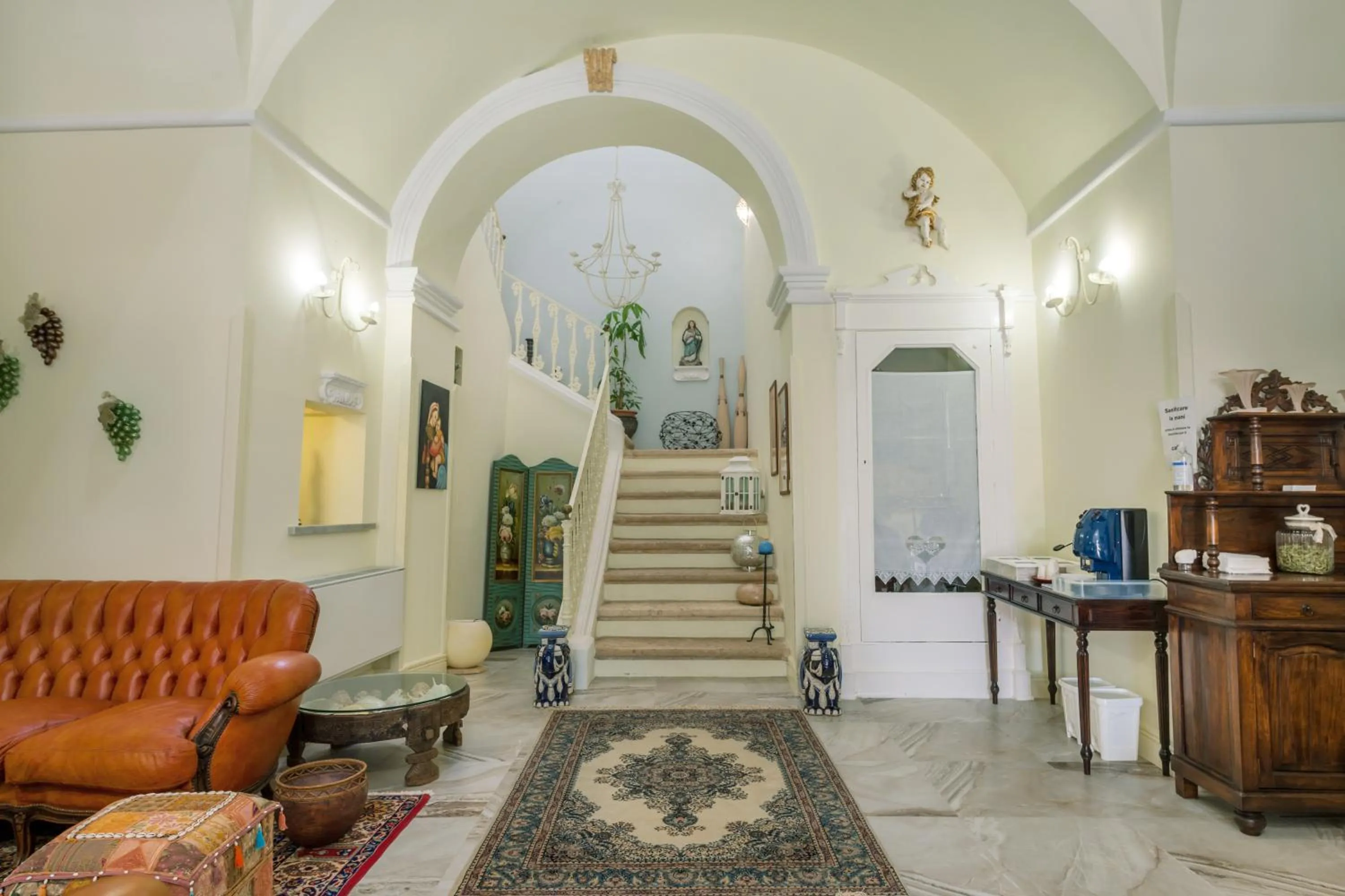 Communal lounge/ TV room in Palazzo Tre Cardi