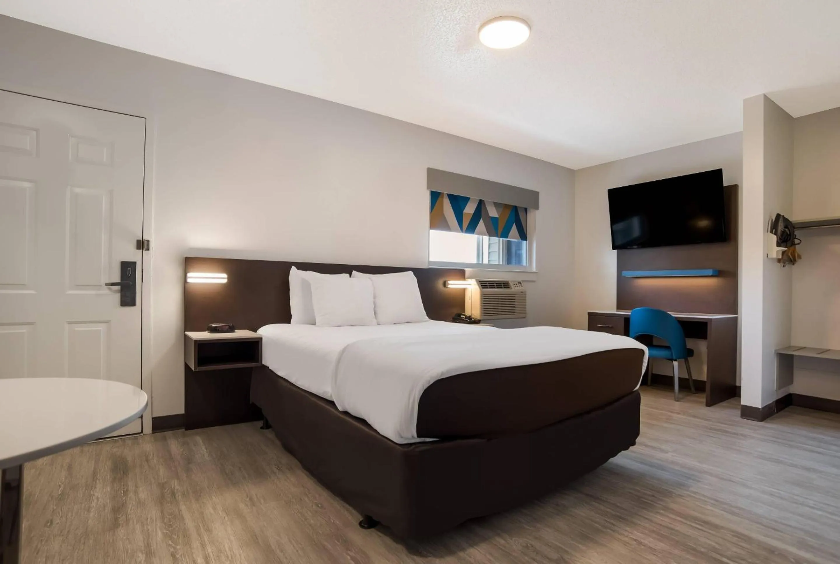 Bedroom, Bed in Suburban Studios Biloxi North Area