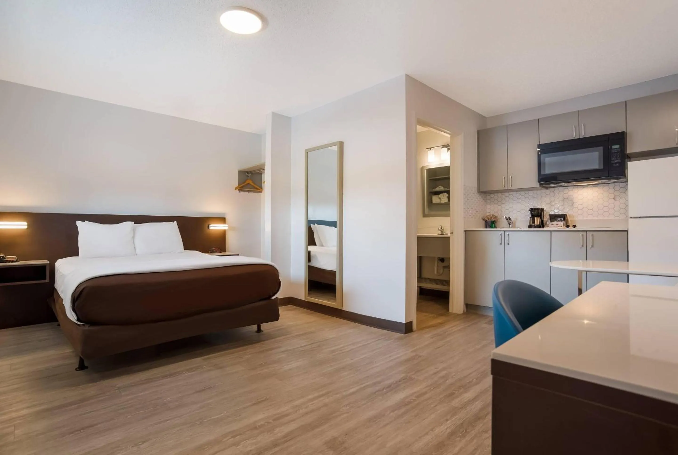 Bedroom, Bed in Suburban Studios Biloxi North Area