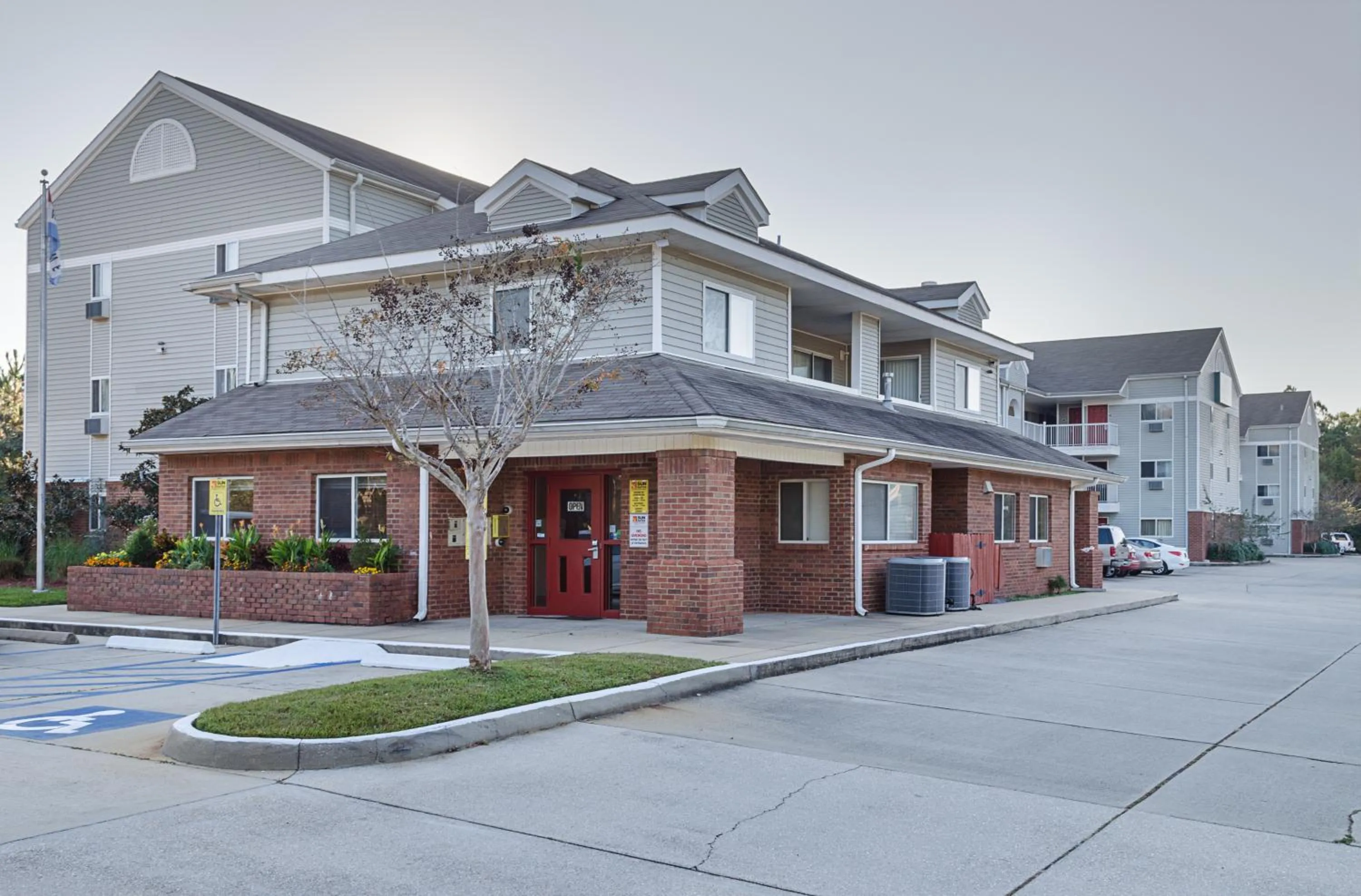 Property building in Siegel Select Gautier