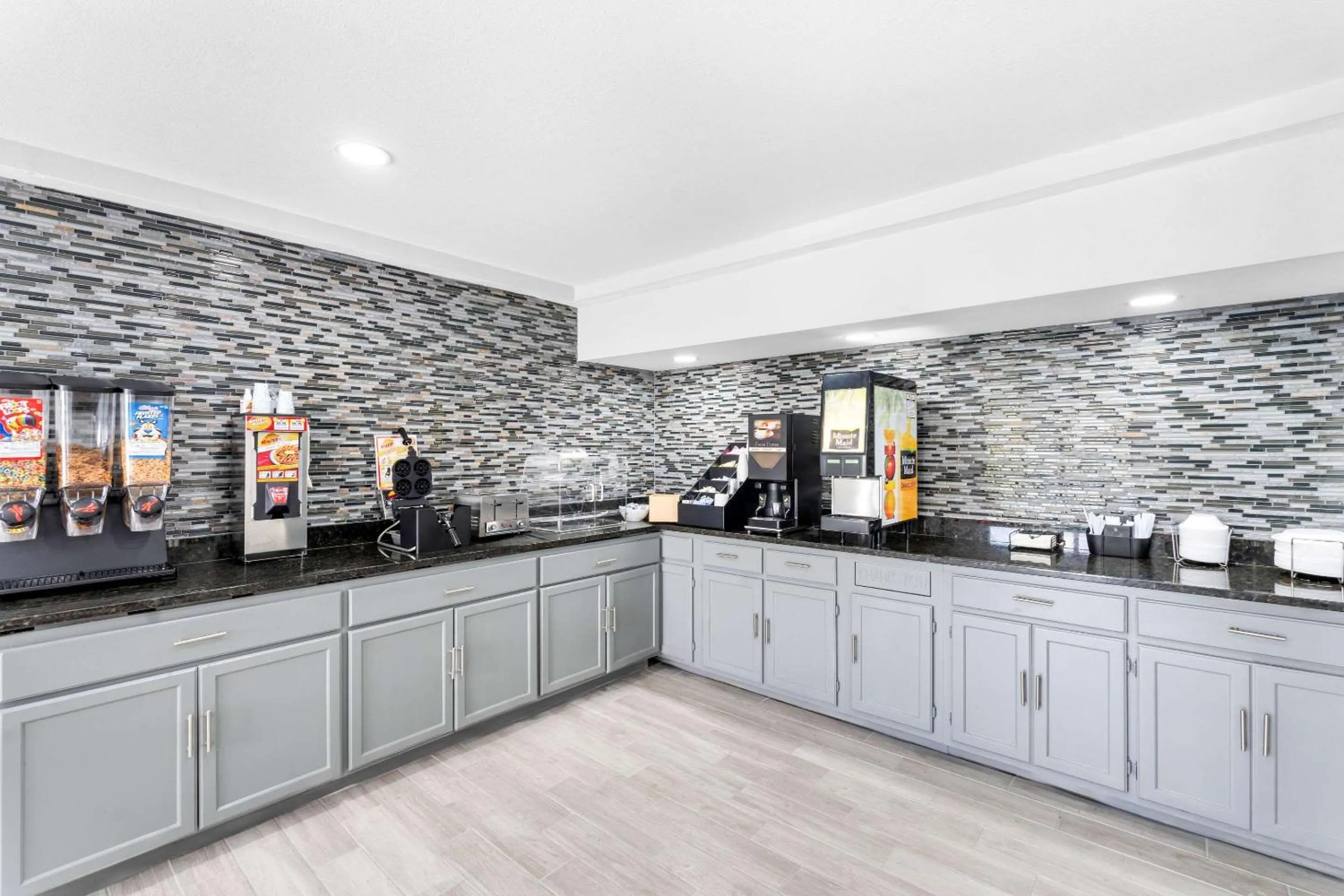 Breakfast in Econo Lodge Inn & Suites Ocean Springs - Biloxi