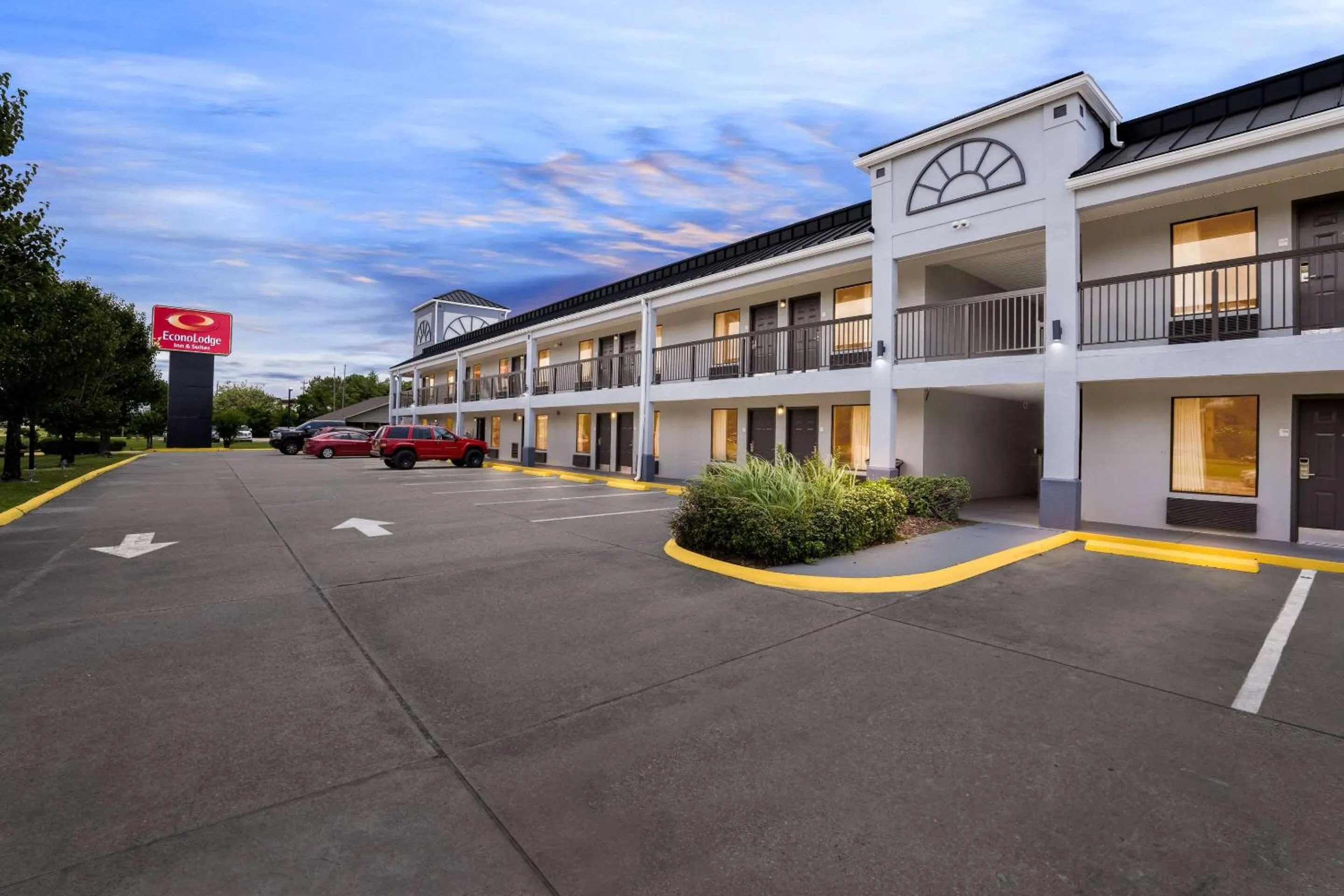 Property building in Econo Lodge Inn & Suites Ocean Springs - Biloxi