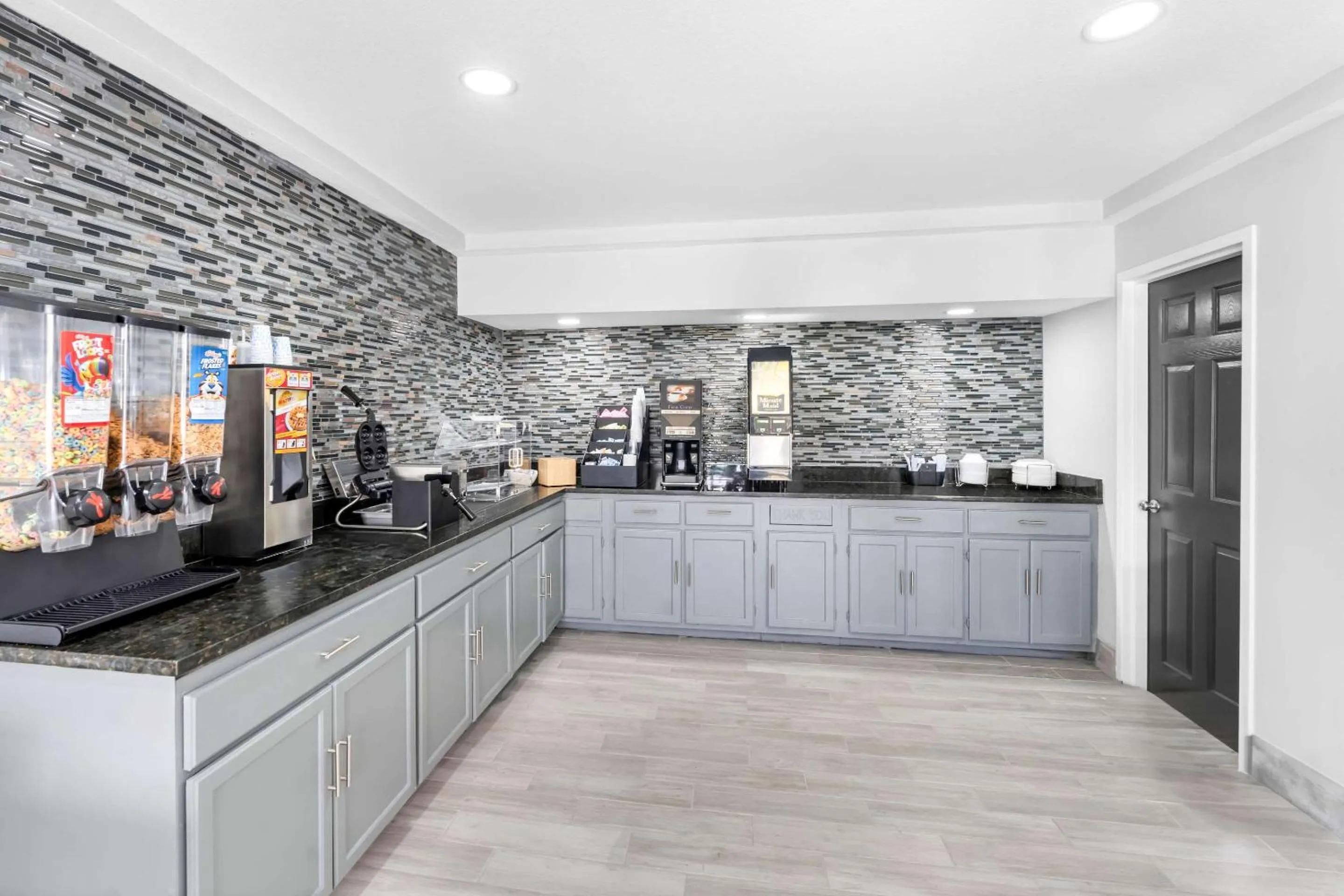 Breakfast in Econo Lodge Inn & Suites Ocean Springs - Biloxi