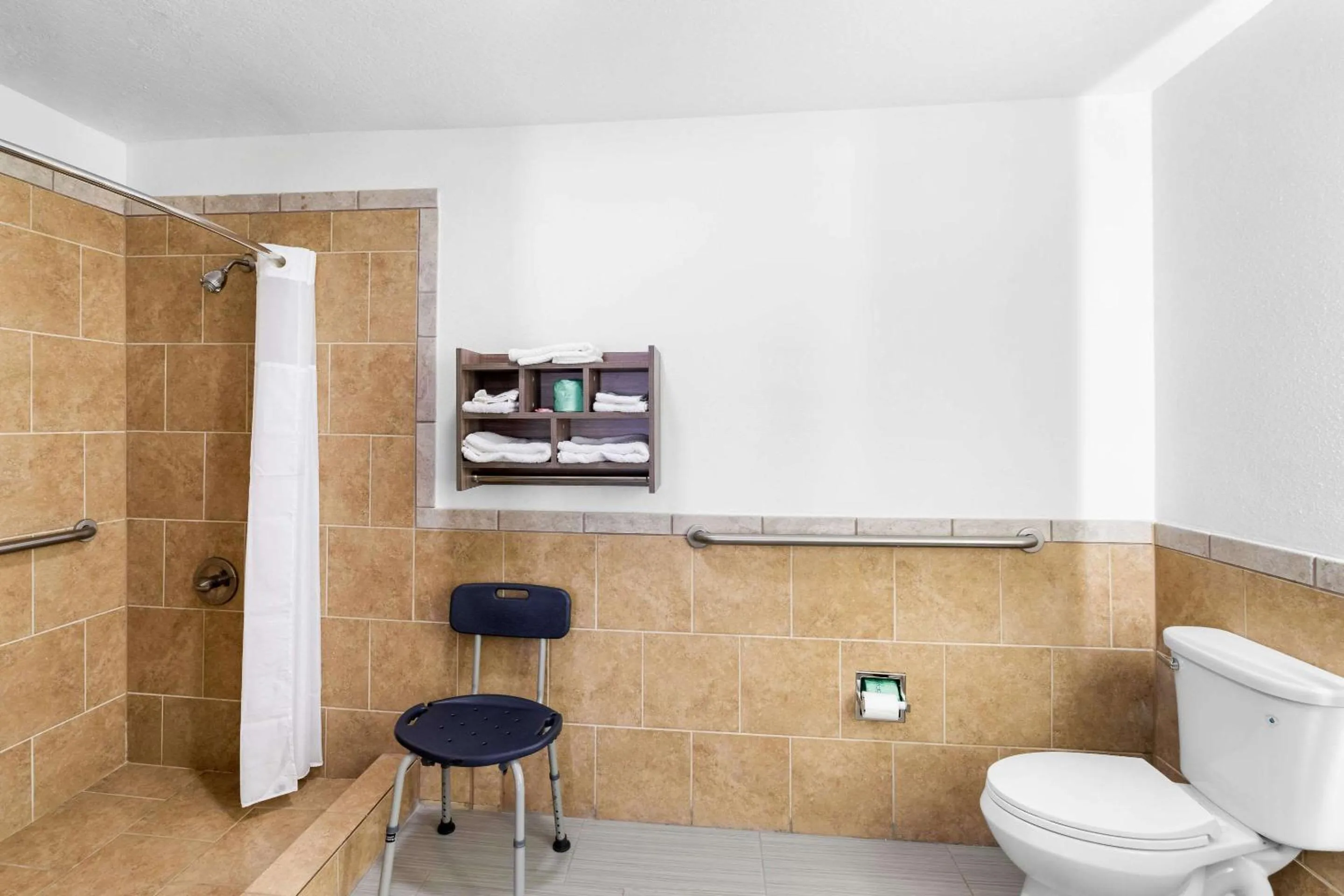 Bedroom in Econo Lodge Inn & Suites Ocean Springs - Biloxi