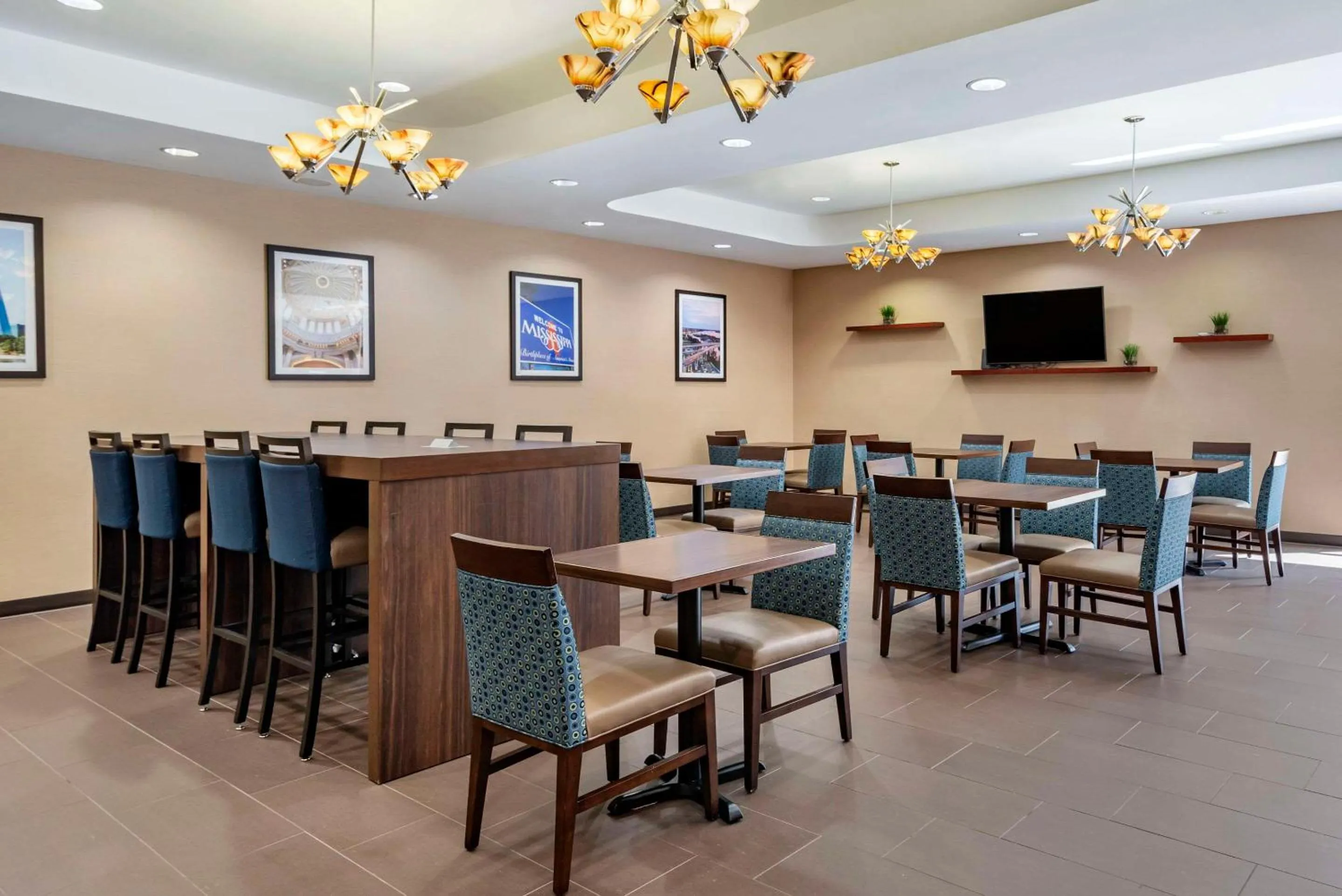 Breakfast in Comfort Suites Flowood - Jackson Airport