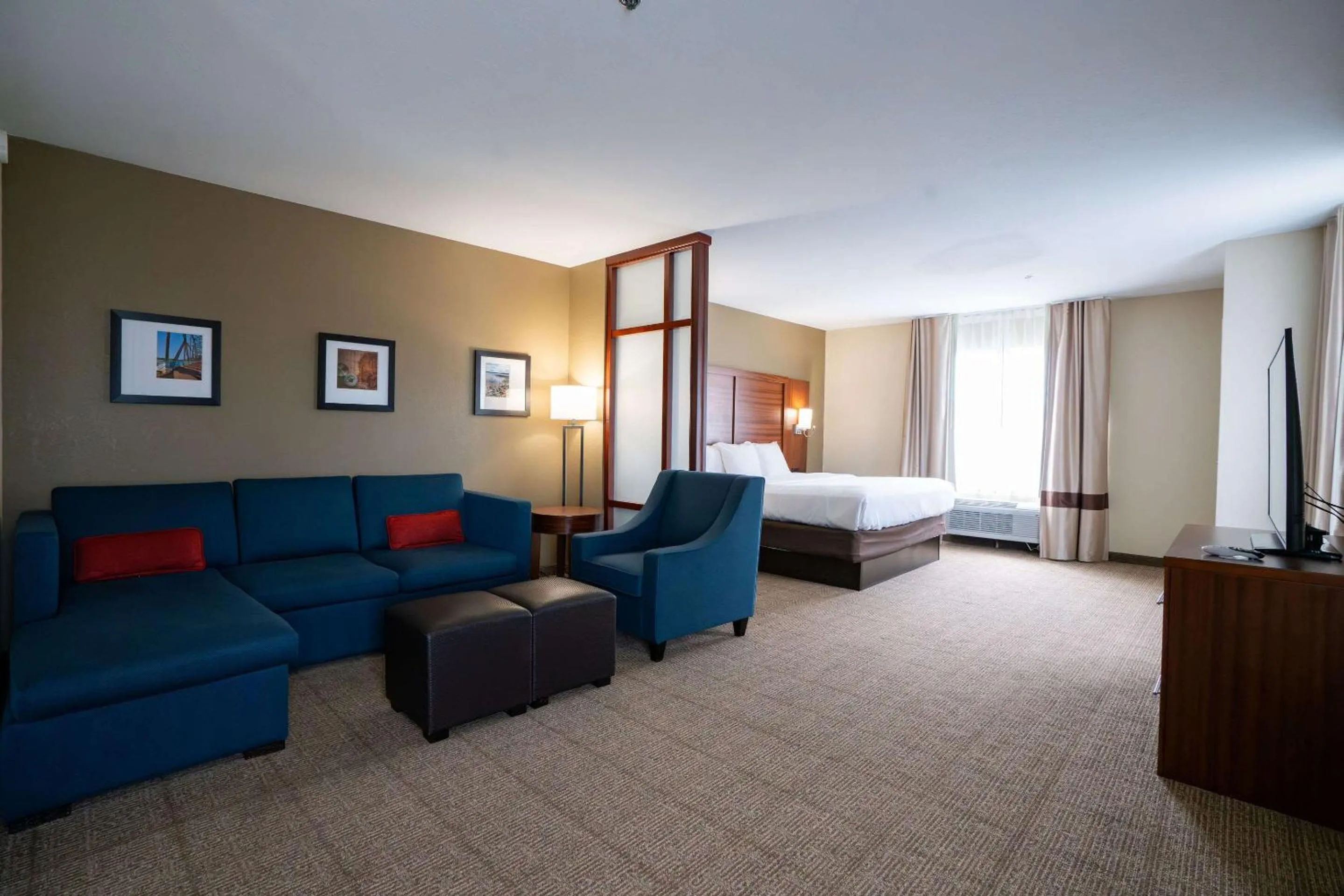 Bedroom, Bed in Comfort Suites Flowood - Jackson Airport