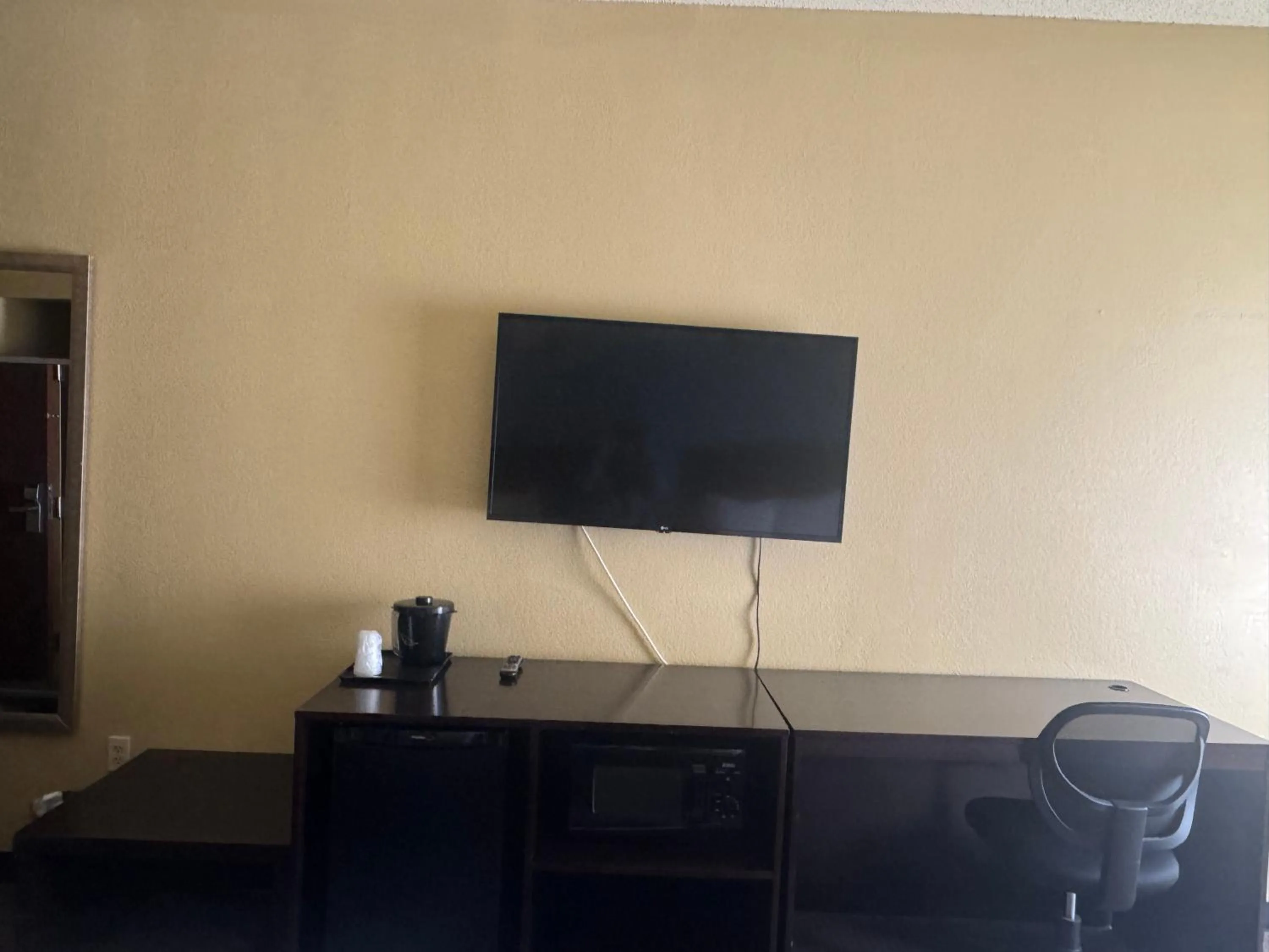 Photo of the whole room in Sleep Inn & Suites Hattiesburg North