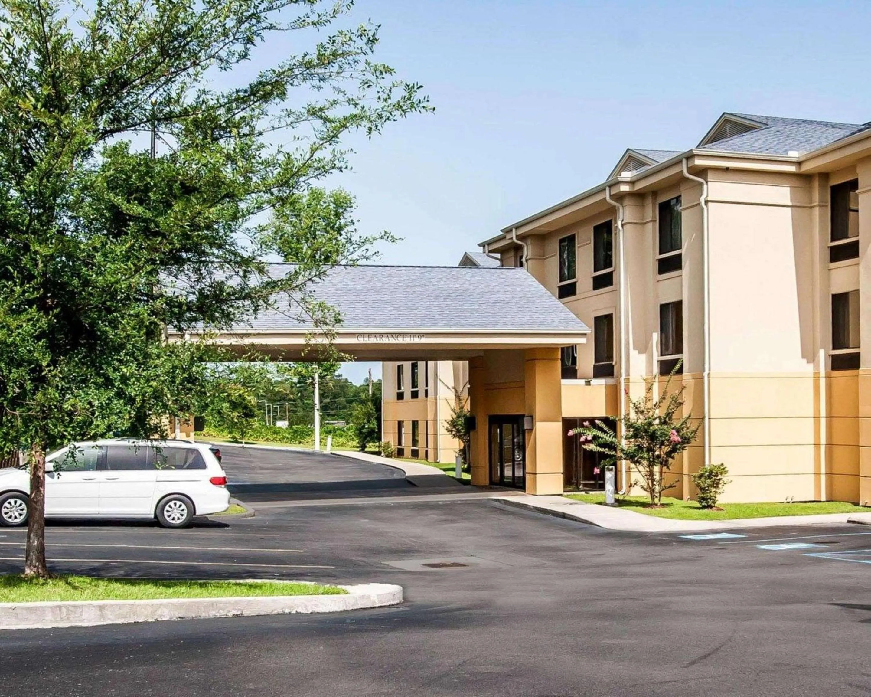 Property building in Sleep Inn & Suites Hattiesburg North