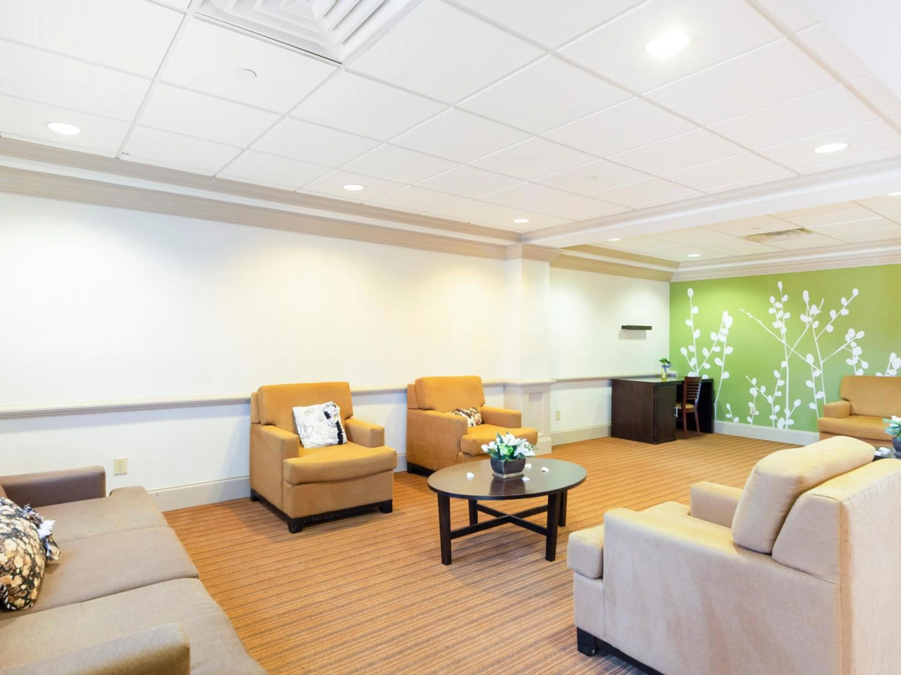 Lobby or reception, Seating Area in Ramada by Wyndham Jackson MS