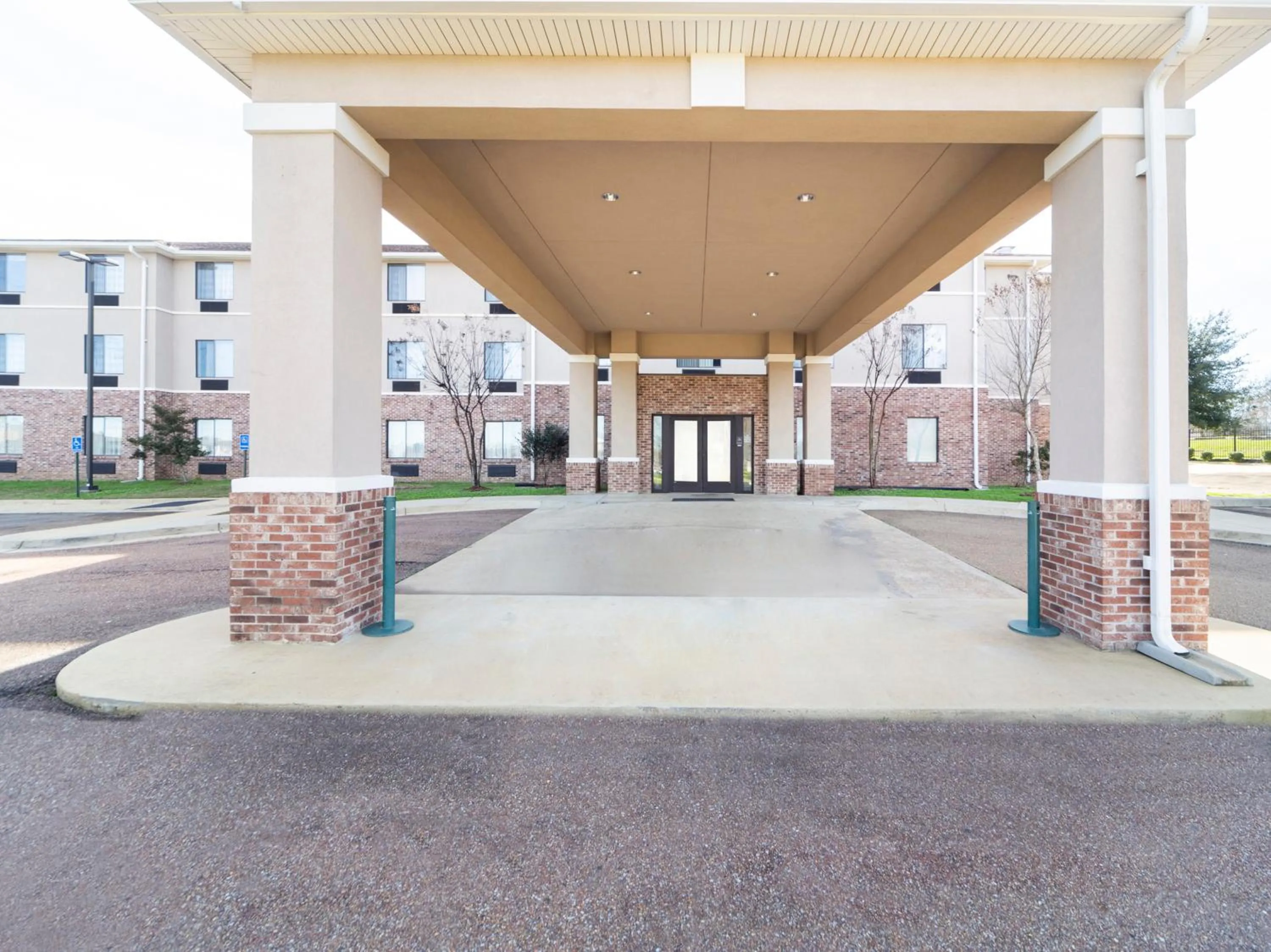 Facade/entrance in Ramada by Wyndham Jackson MS