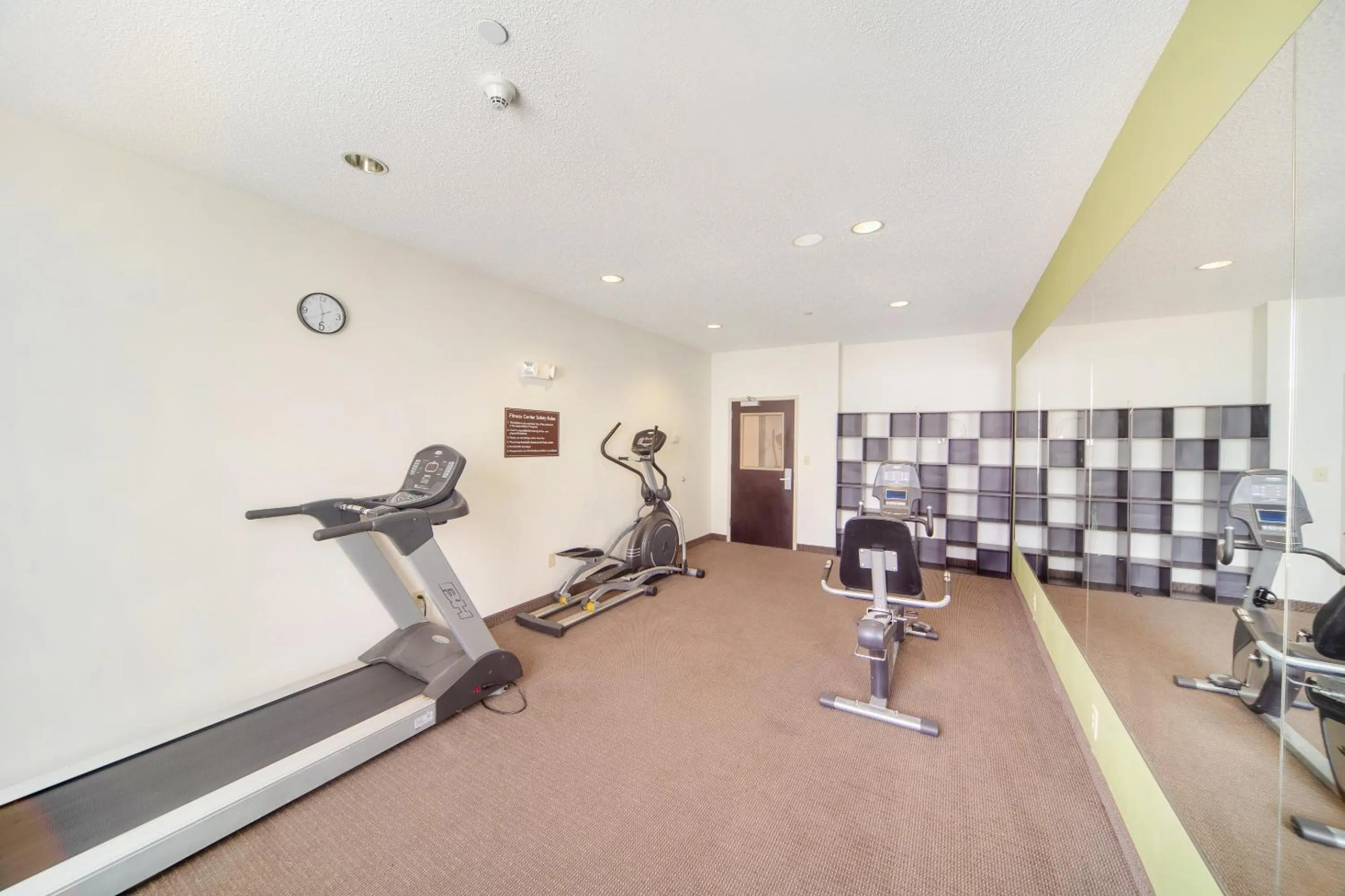 Fitness centre/facilities, Fitness Center/Facilities in Ramada by Wyndham Jackson MS