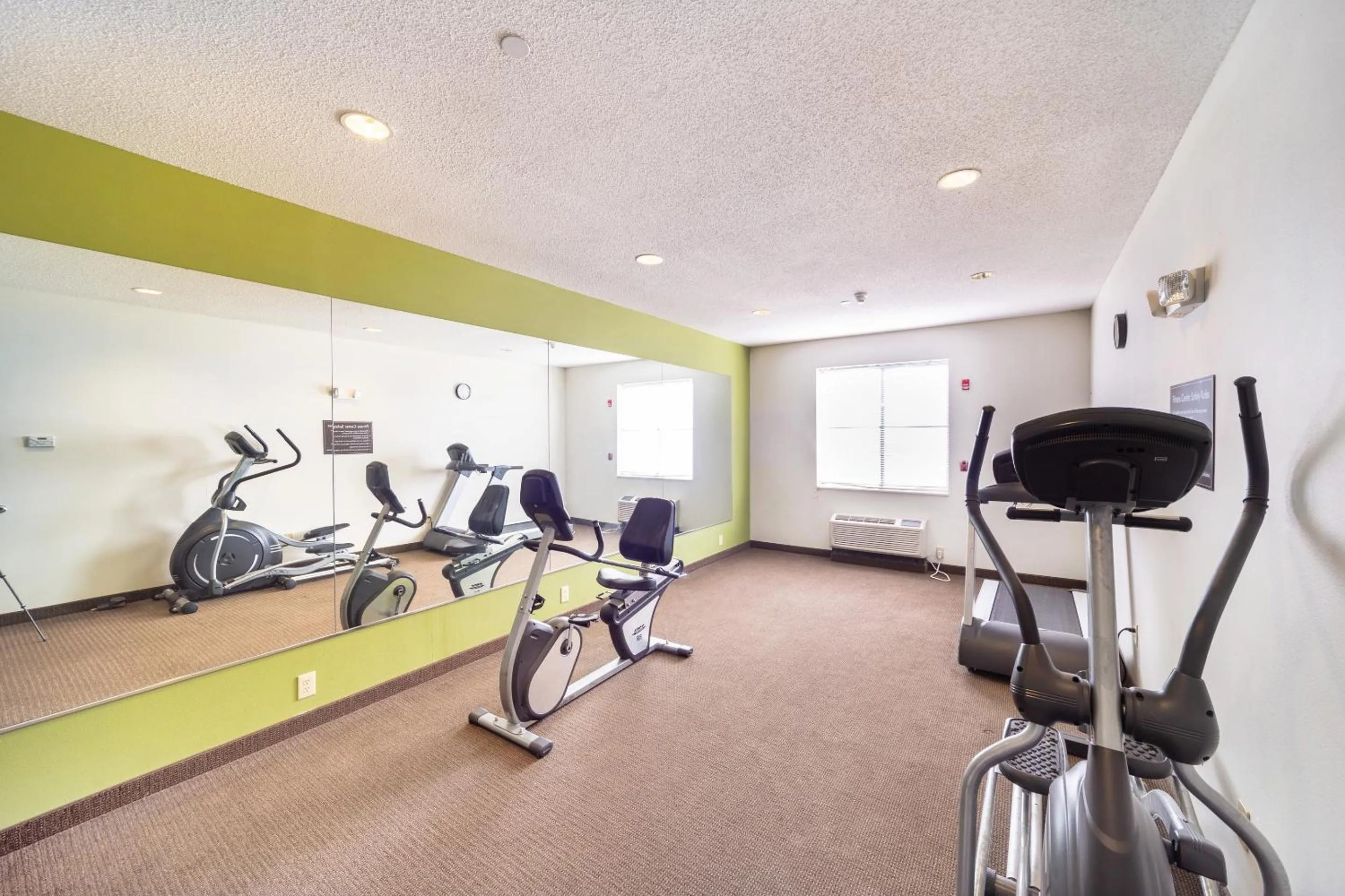 Fitness centre/facilities, Fitness Center/Facilities in Ramada by Wyndham Jackson MS