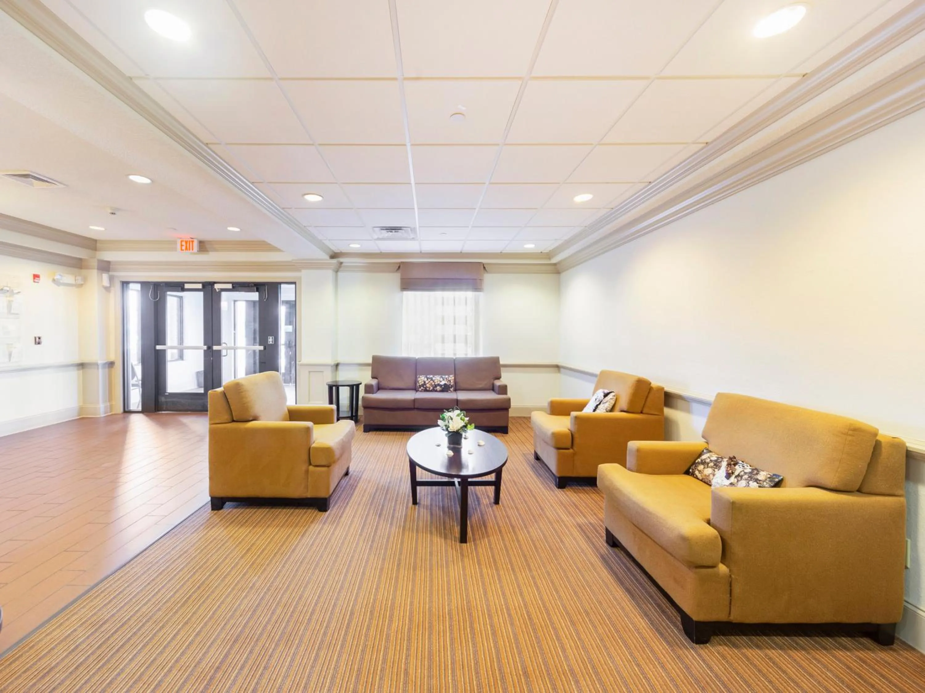 Lobby or reception, Seating Area in Ramada by Wyndham Jackson MS