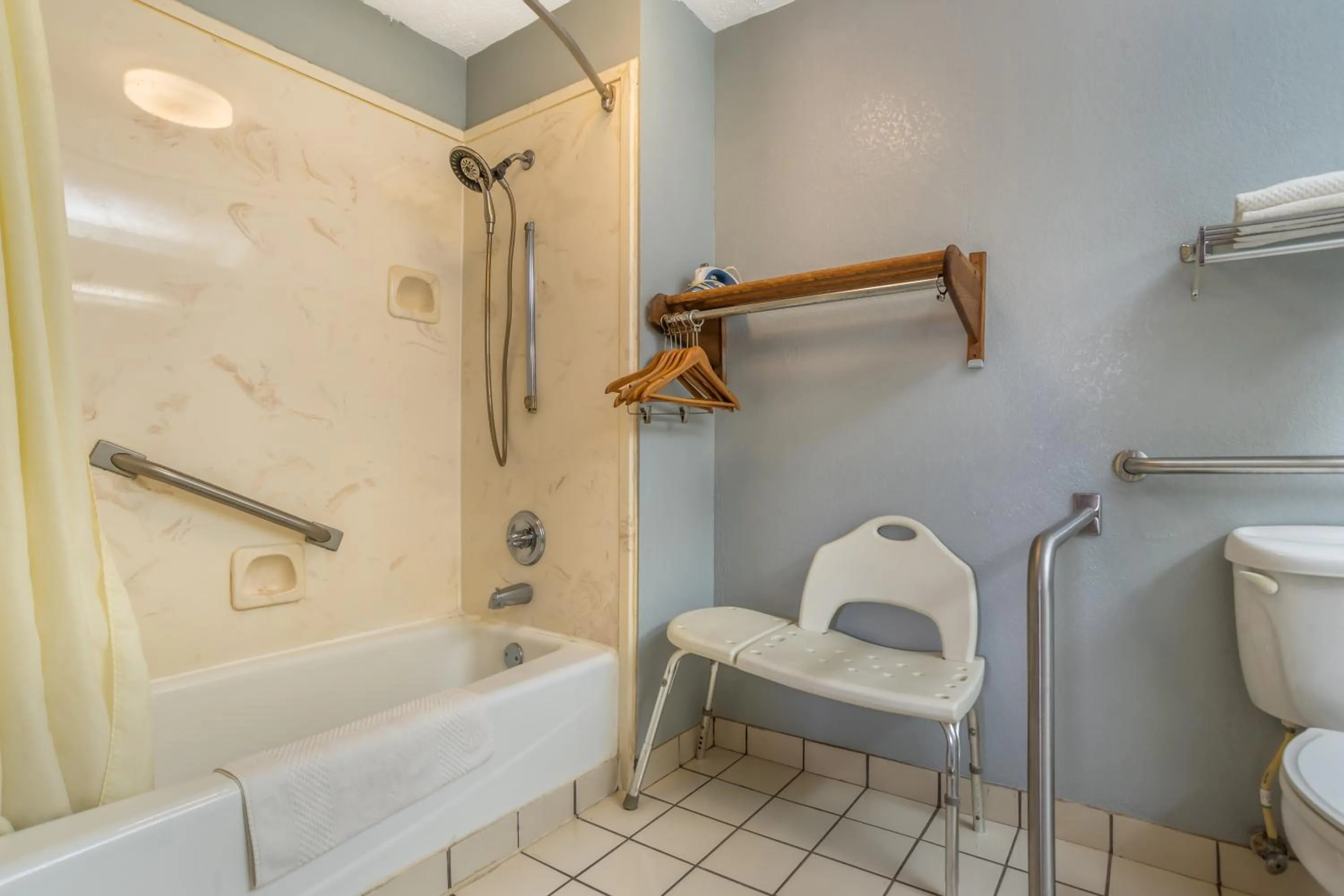 Econo Lodge Inn & Suites Philadelphia MS