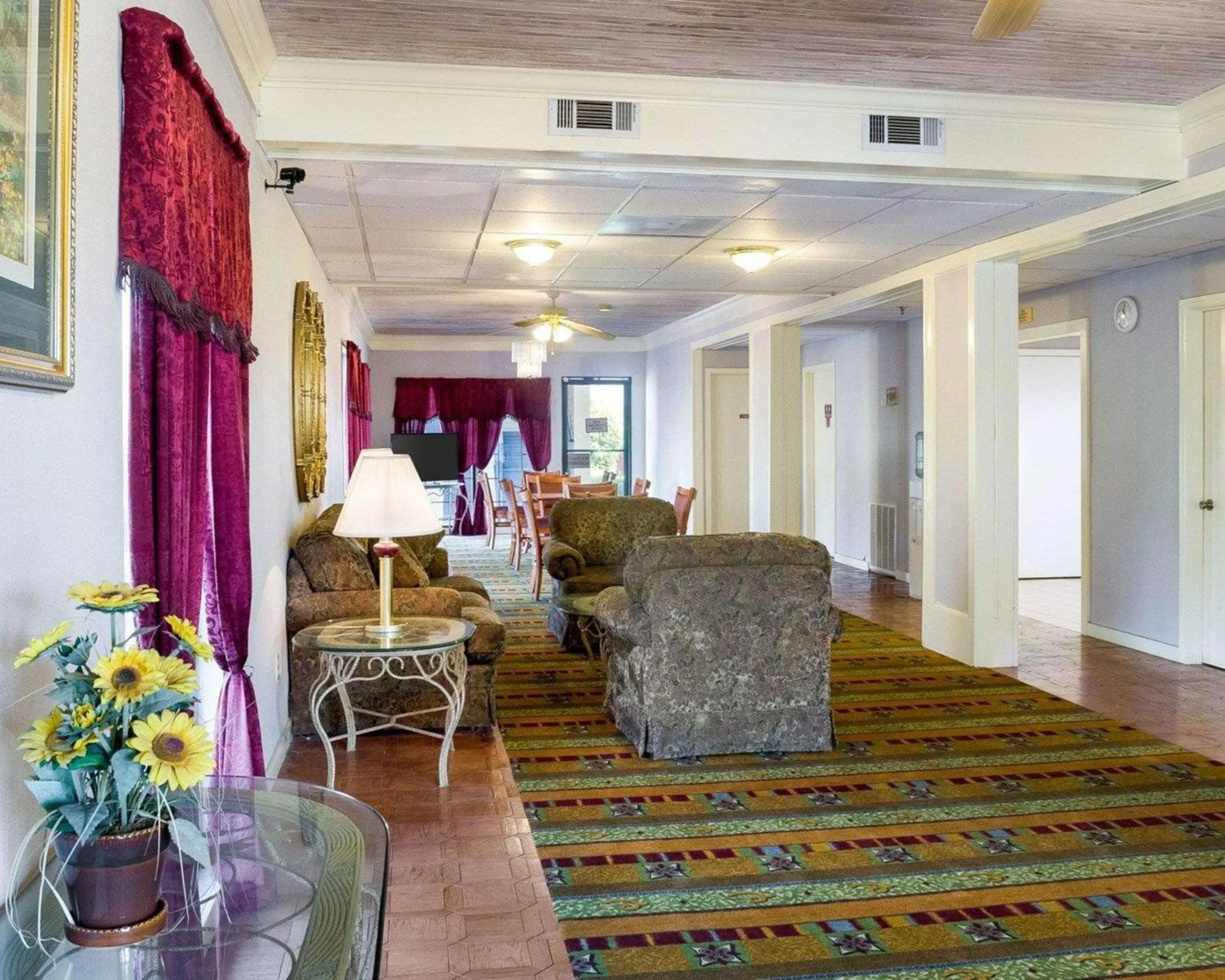 Lobby or reception in Econo Lodge Canton I-55