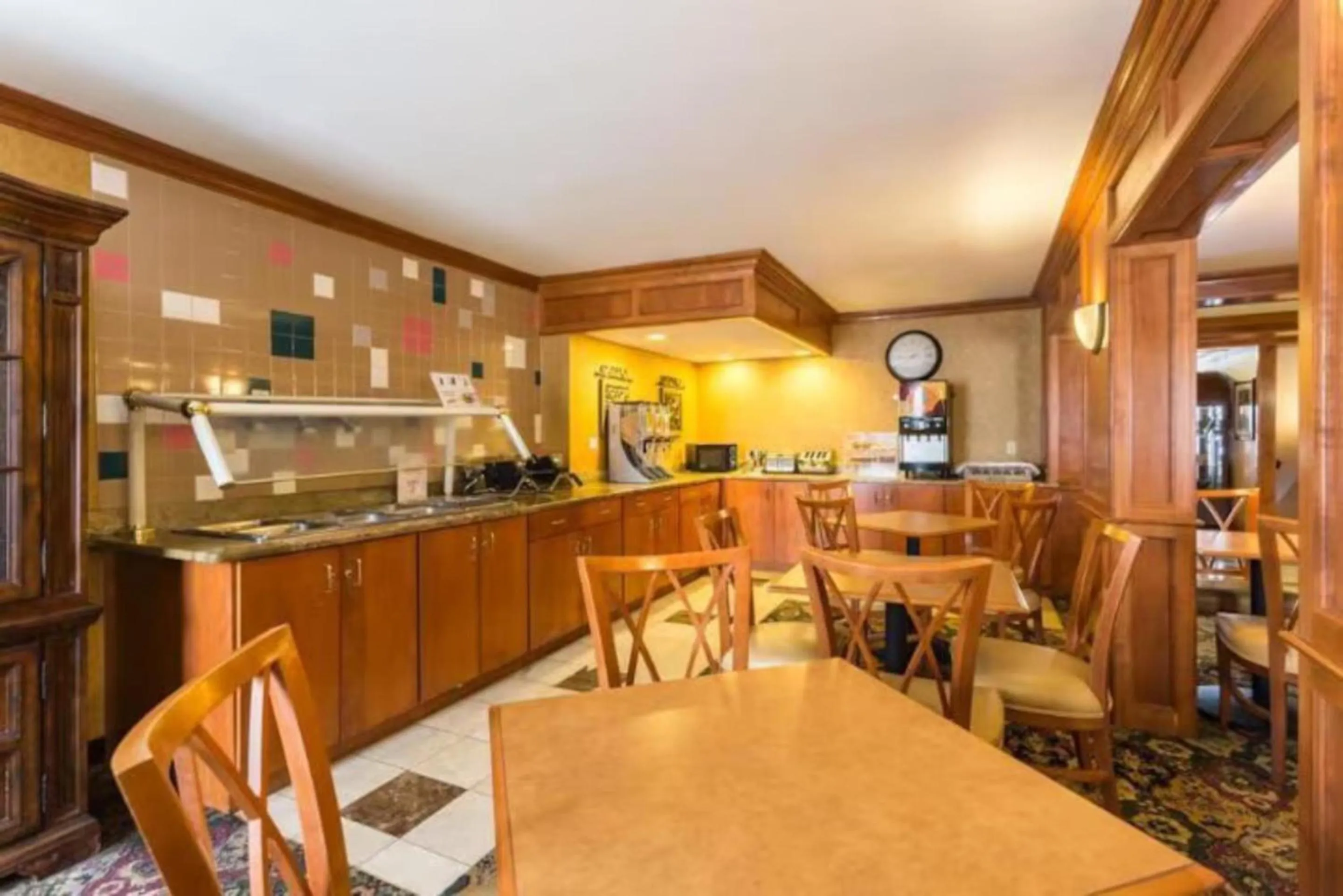 Restaurant/places to eat in Studio 6 Suites Tupelo, MS