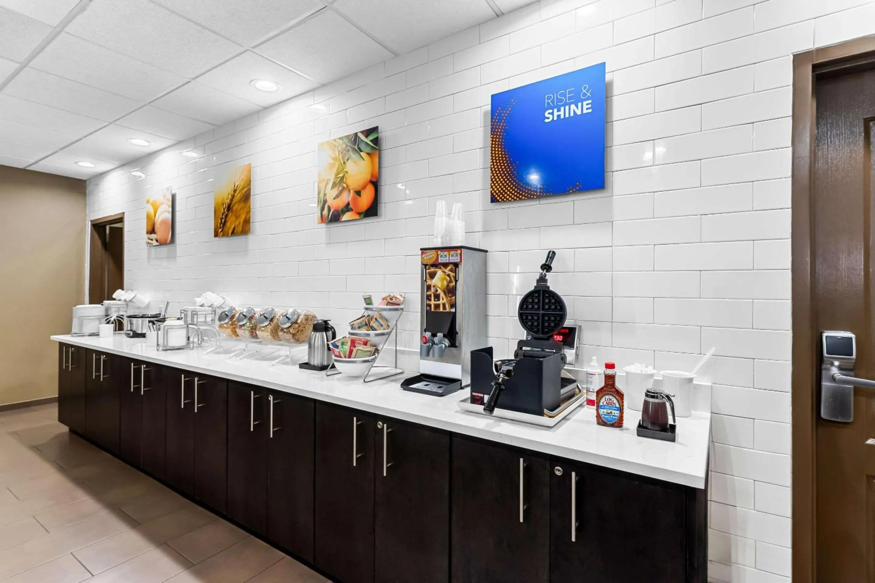 Breakfast in Comfort Inn & Suites Grenada