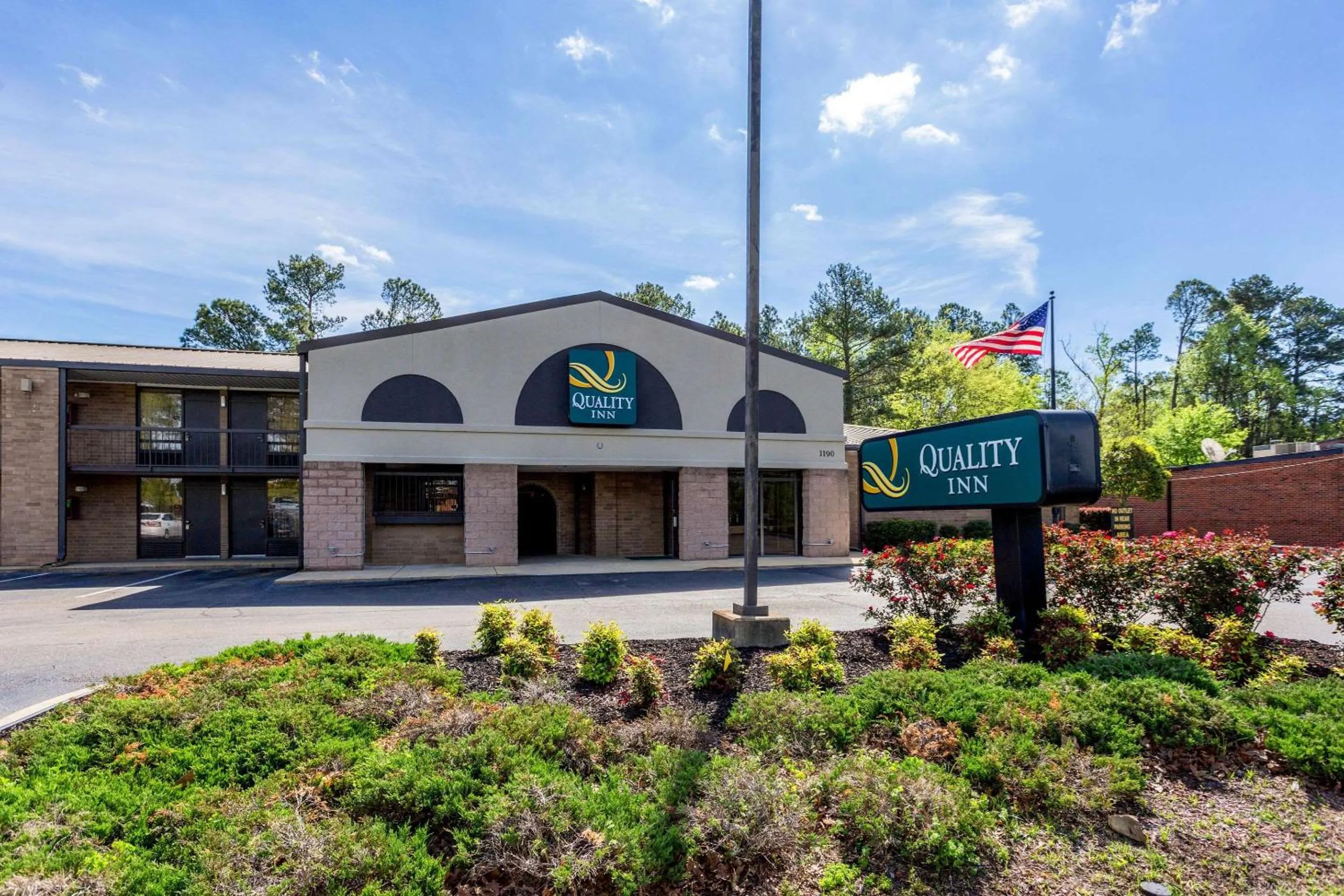 Property building in Quality Inn Tupelo Central