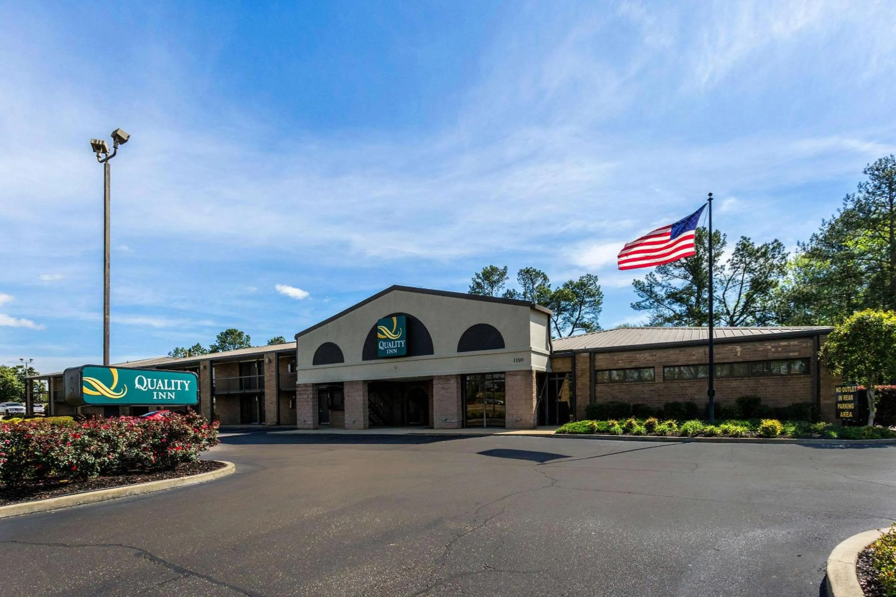 Property building in Quality Inn Tupelo Central
