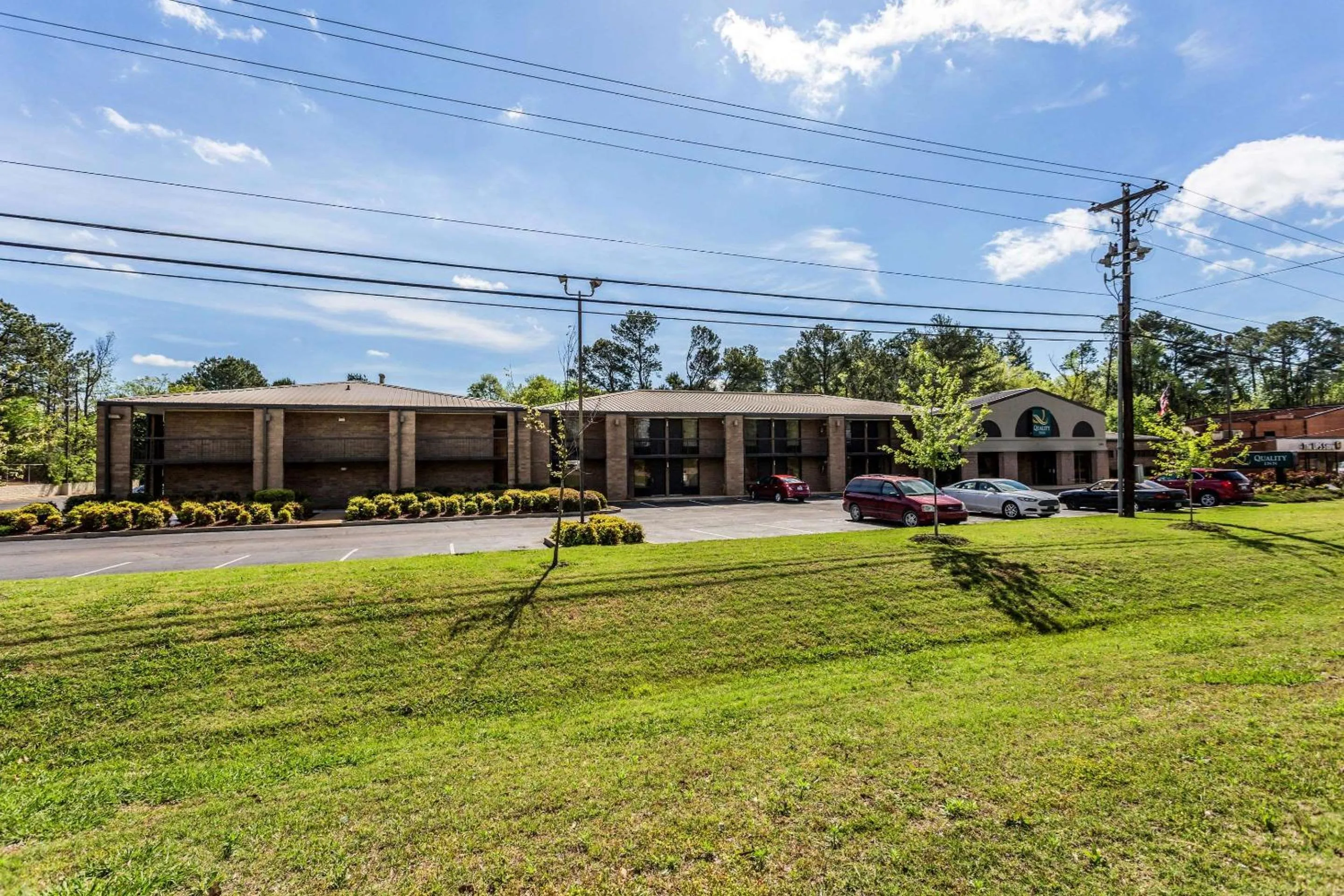 Property building in Quality Inn Tupelo Central