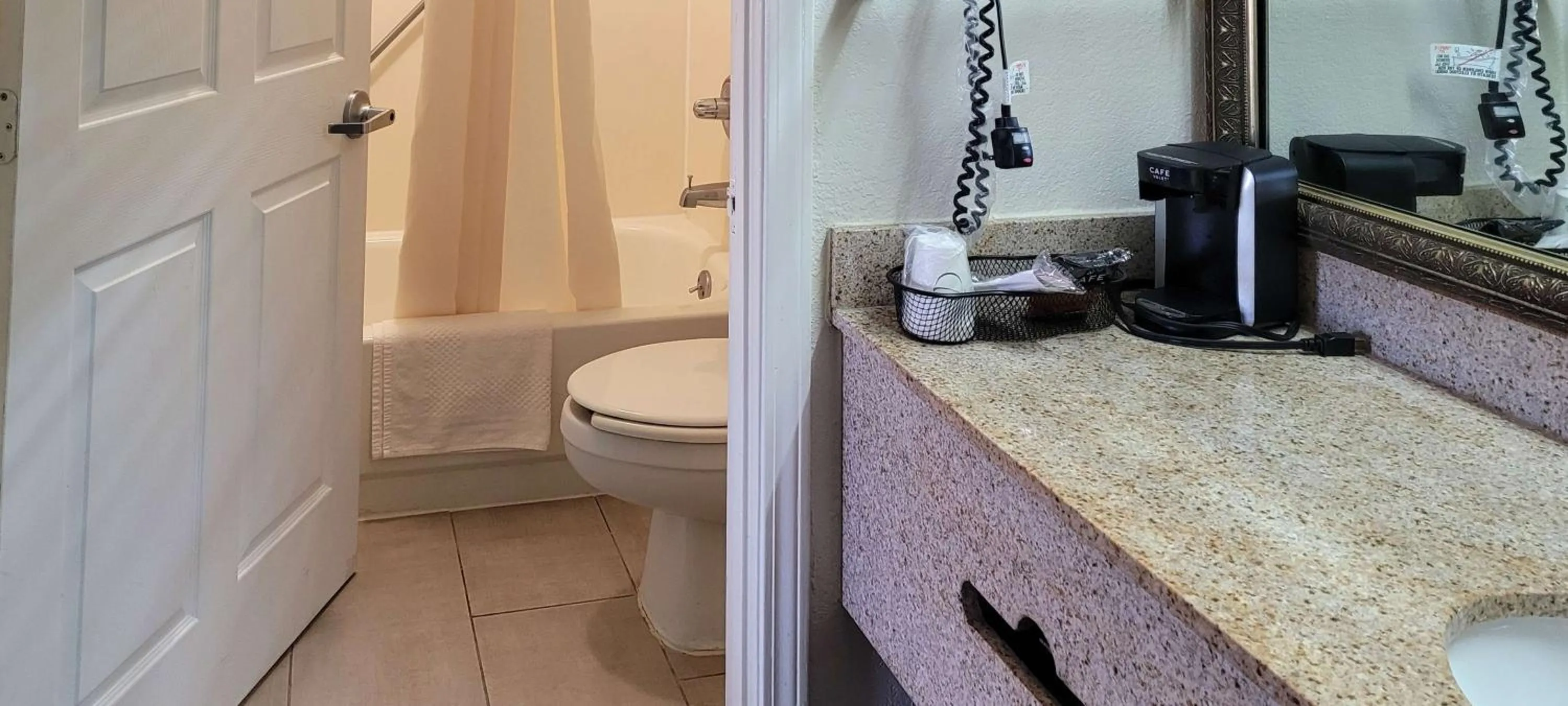 Bedroom in Motel 6 Jackson MS Southwest