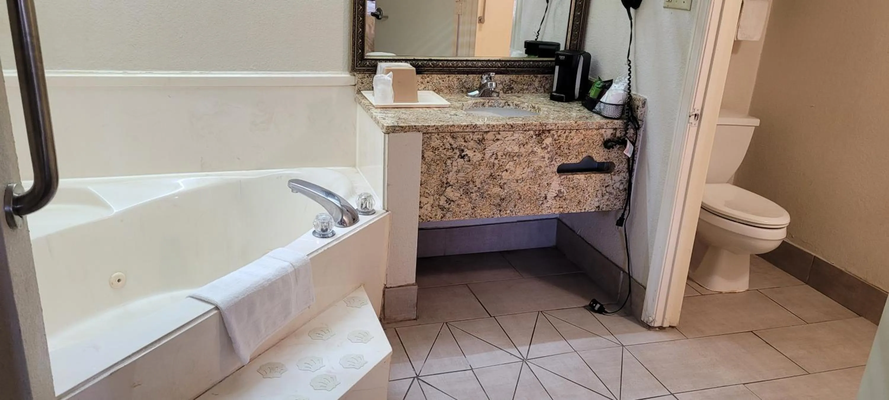 Bathroom in Motel 6 Jackson MS Southwest