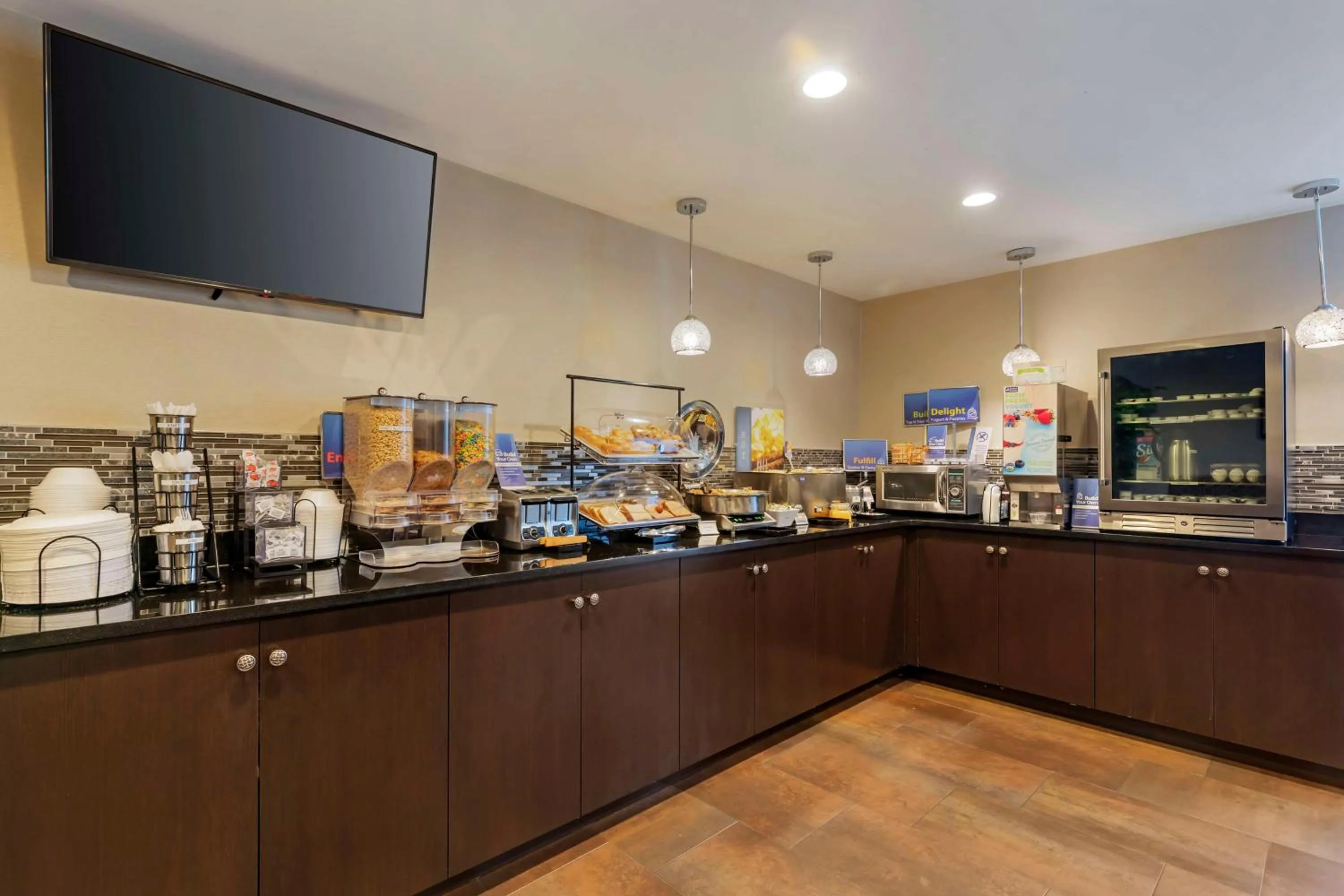 Breakfast in Best Western New Albany