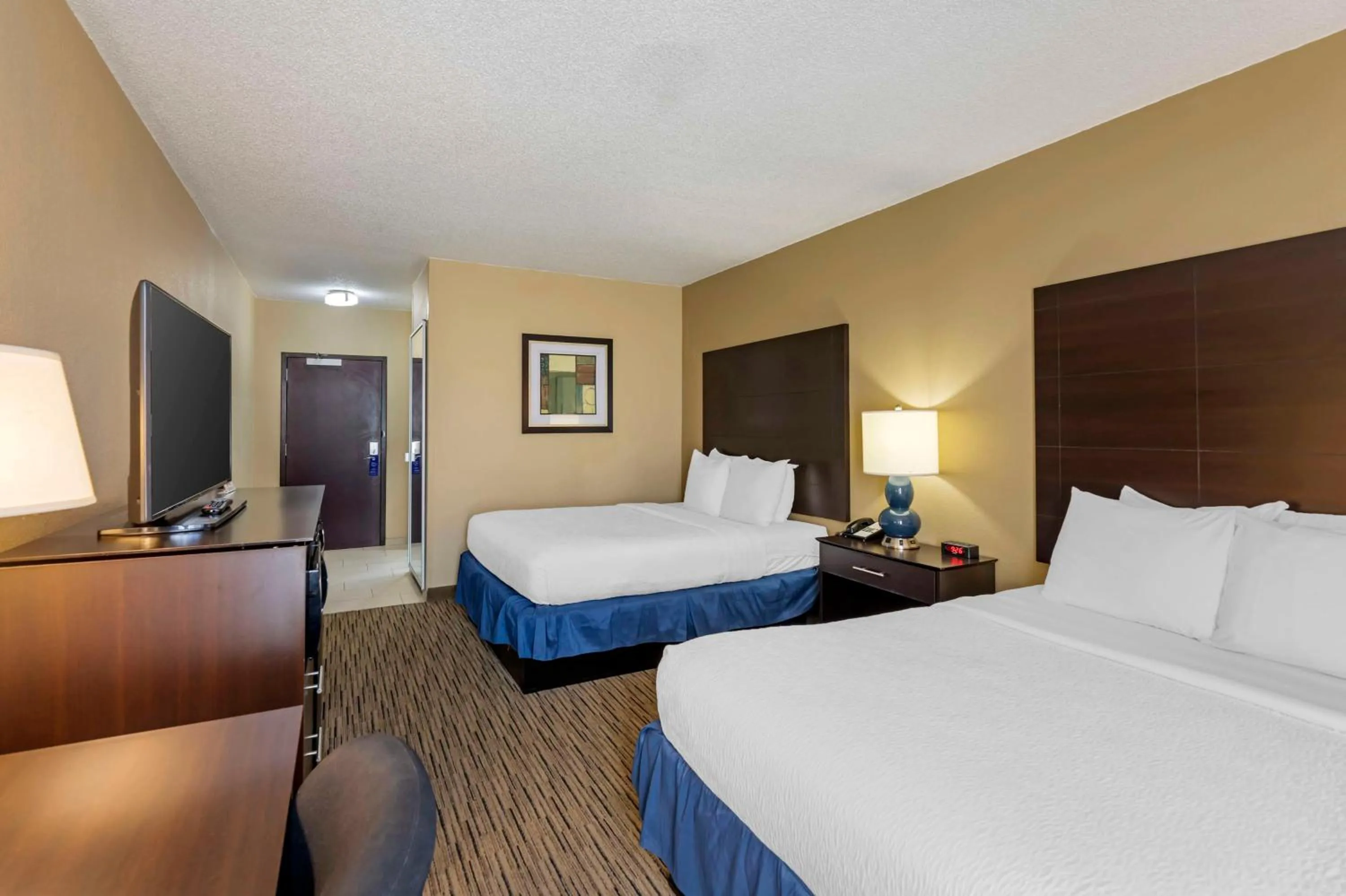 Bedroom, Bed in Best Western New Albany