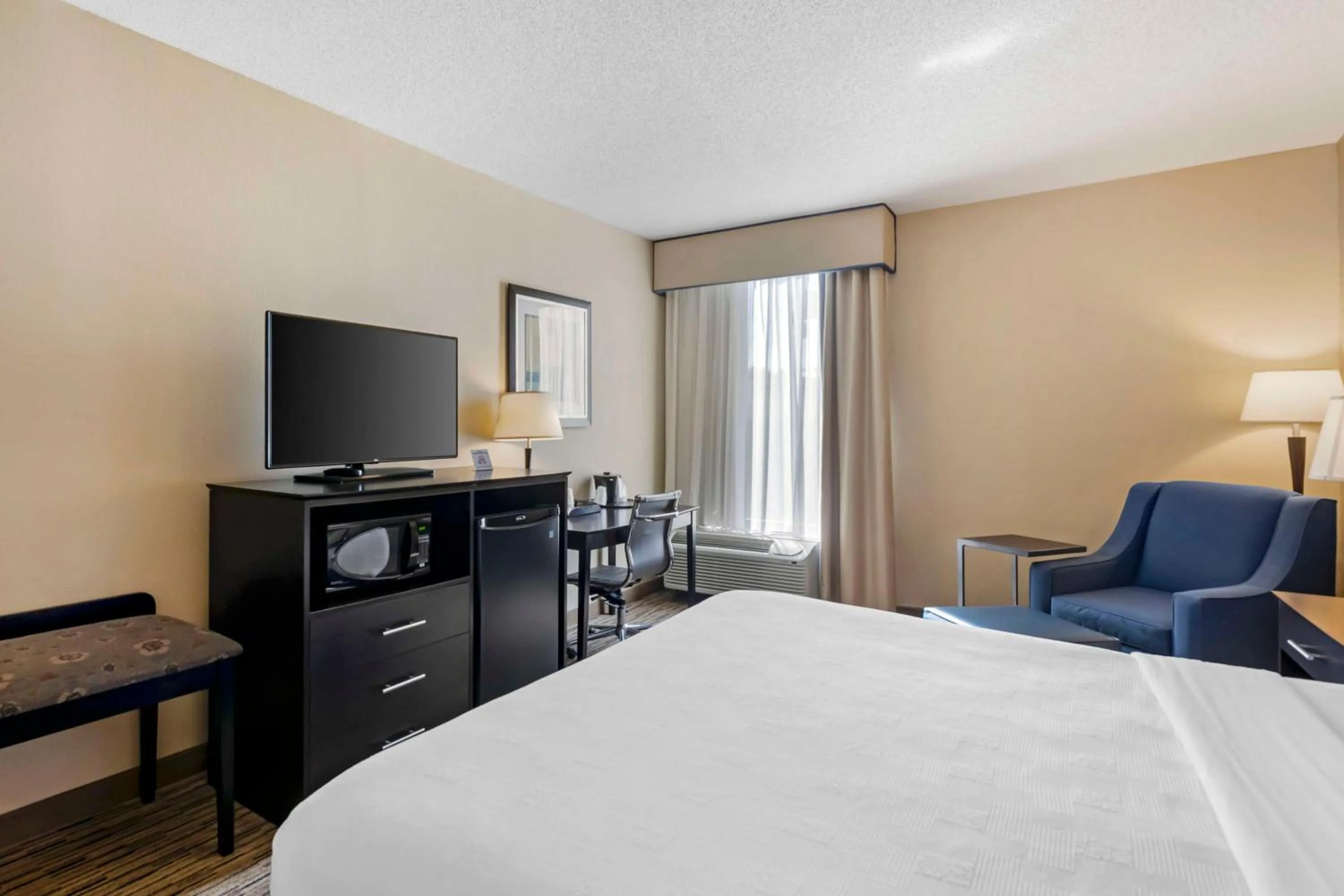 Bedroom, Bed in Best Western New Albany