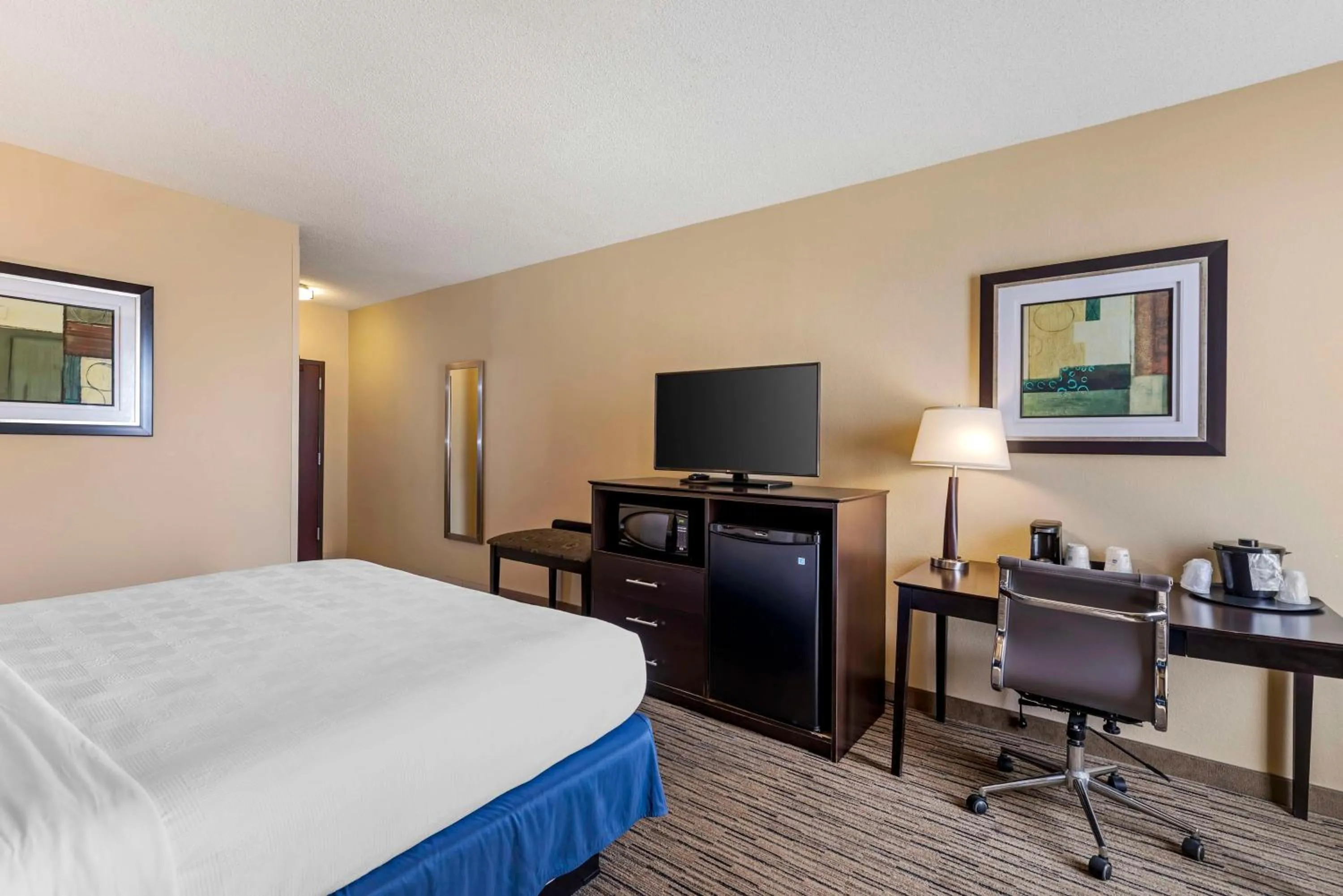 Bedroom, Bed in Best Western New Albany