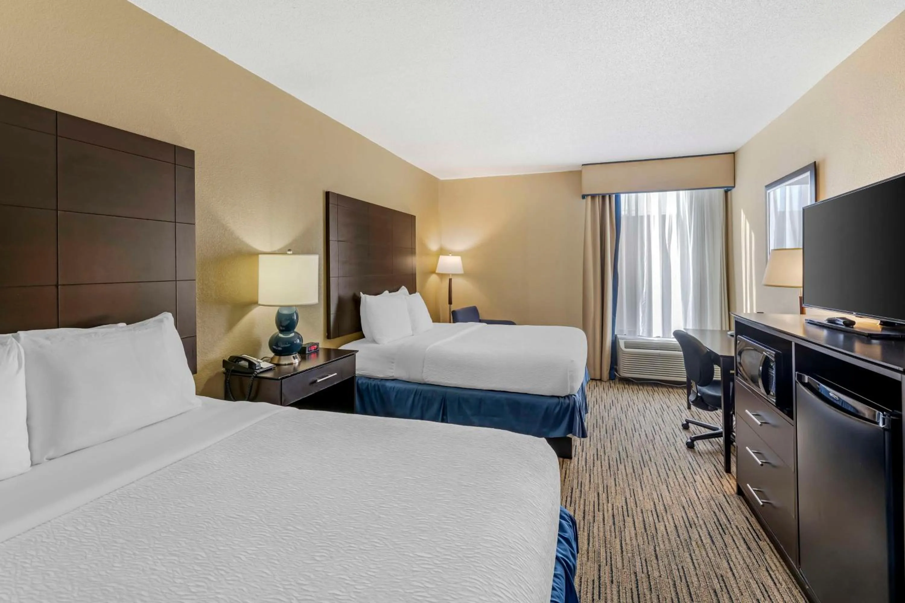 Bedroom, Bed in Best Western New Albany