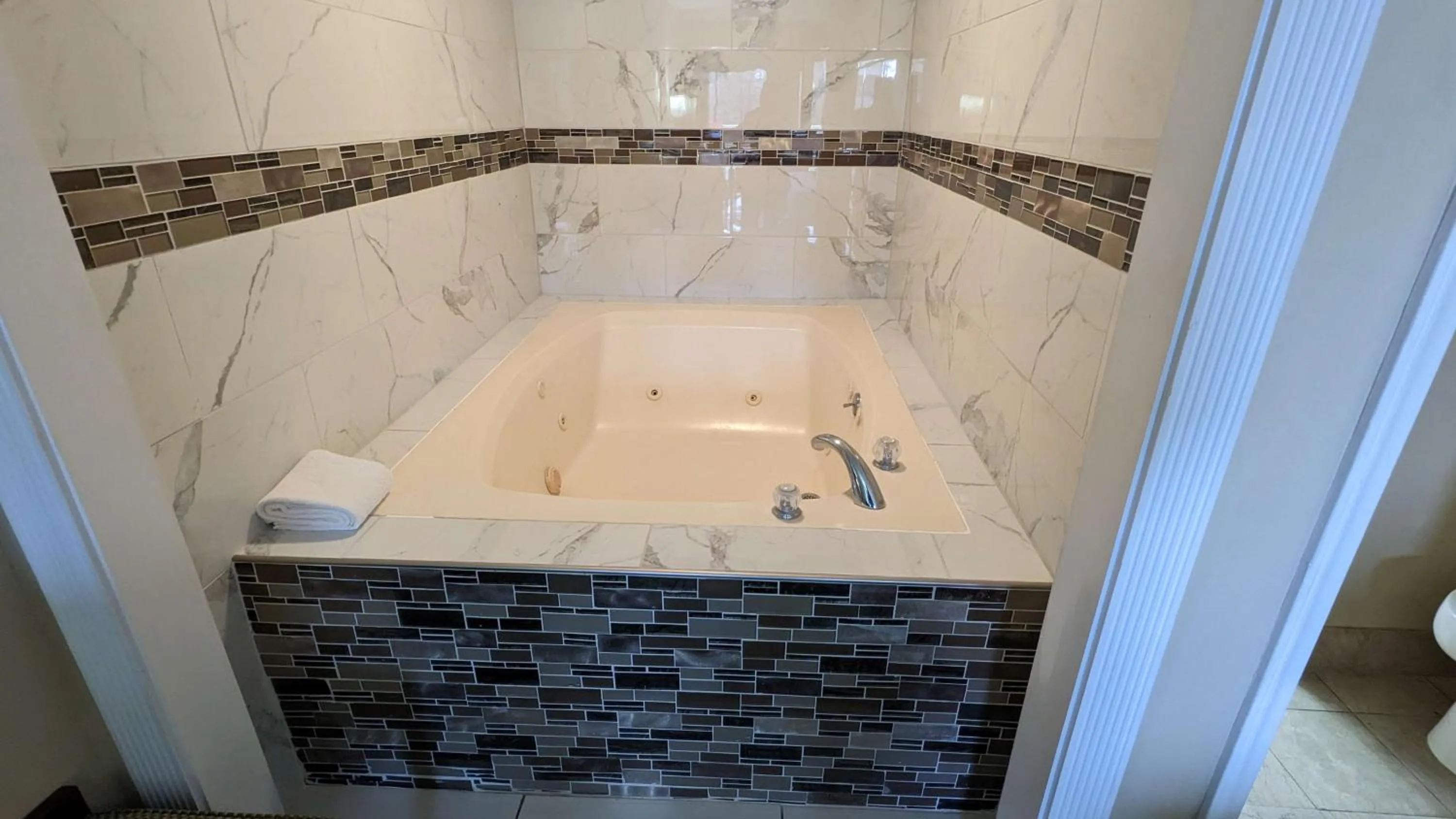 Bedroom in SureStay Hotel by Best Western Meridian