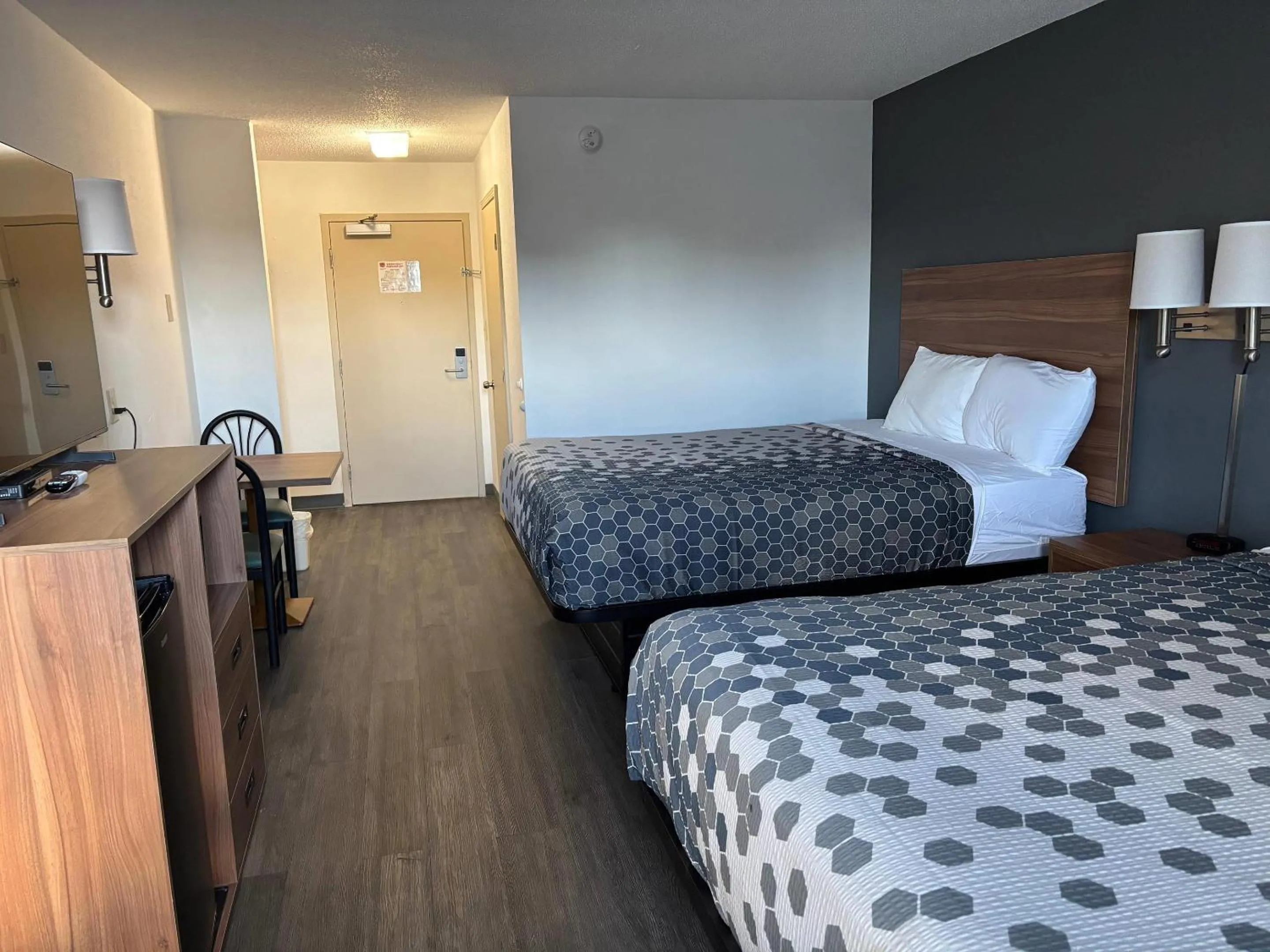 Bedroom, Bed in Econo Lodge Yazoo City