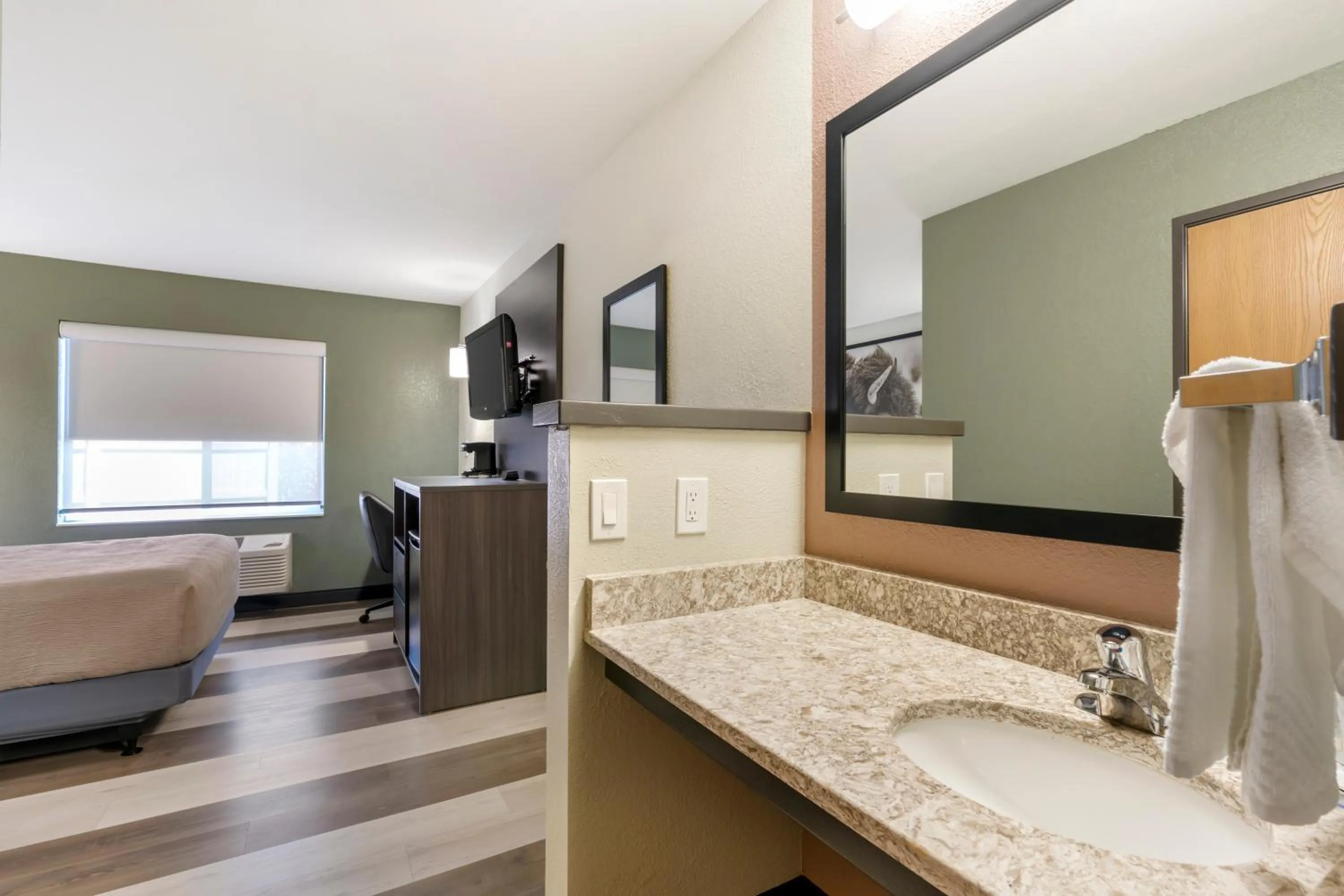 Bedroom, Bed in Quality Inn Red Lodge Gateway To Yellowstone