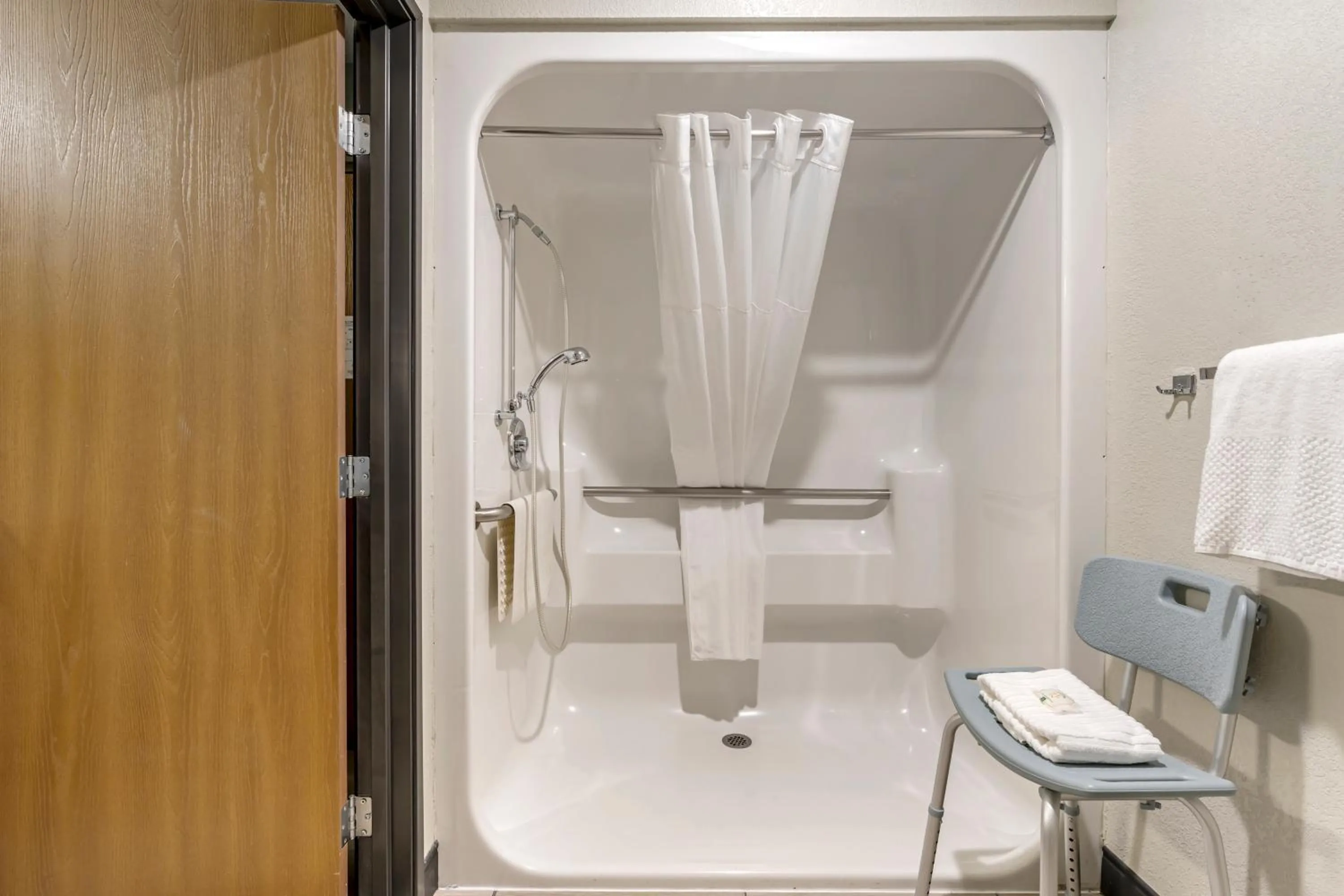 Shower in Quality Inn Red Lodge Gateway To Yellowstone