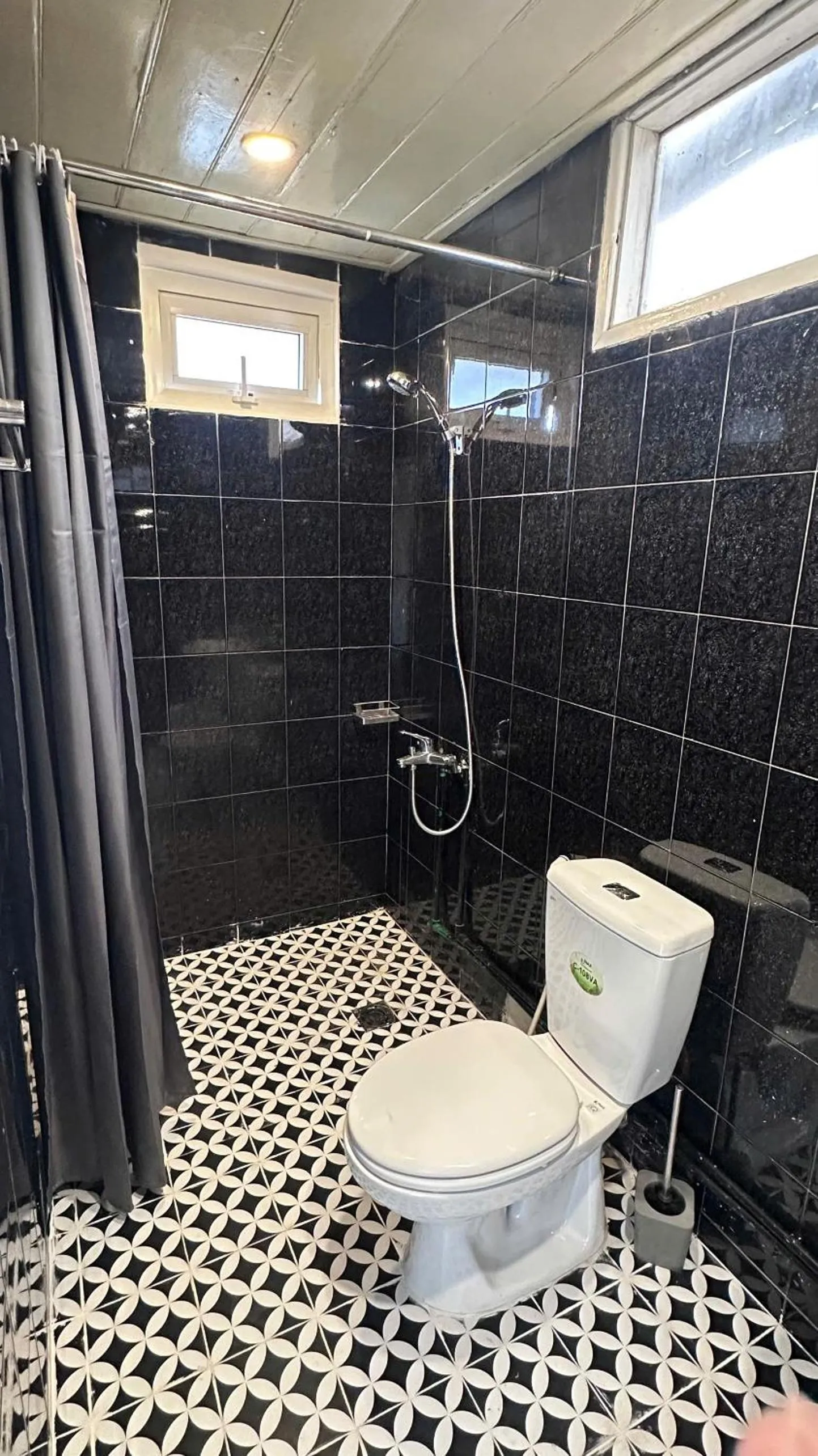 Shower in Ngàn Phố Studio & Love Hotel