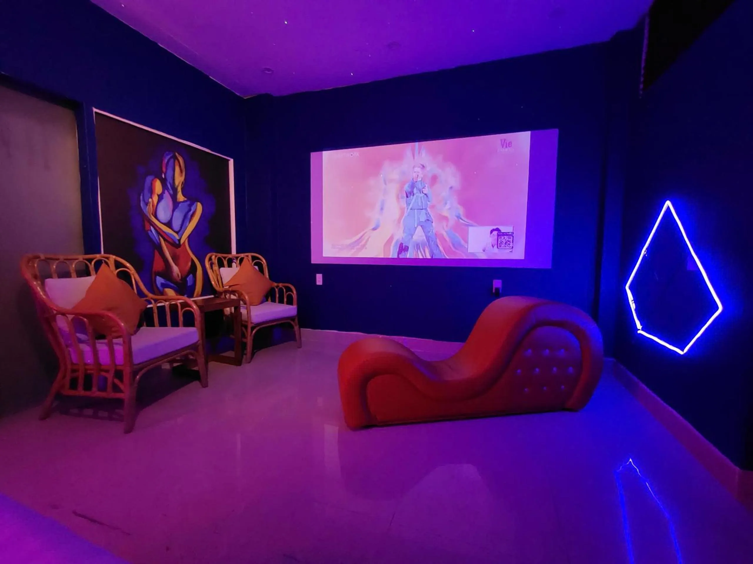 TV and multimedia in Ngàn Phố Studio & Love Hotel