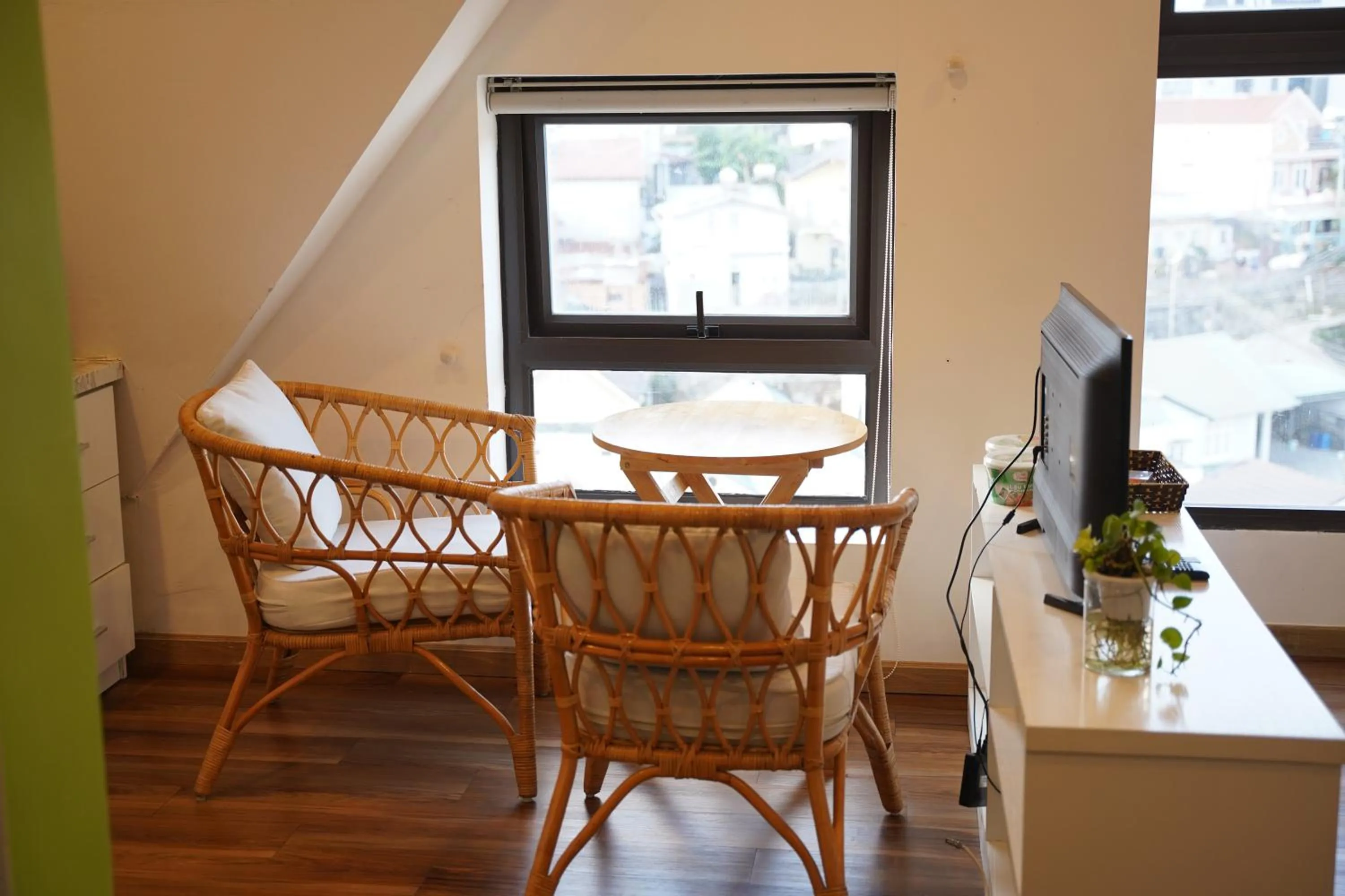 Seating area in Ngàn Phố Studio & Love Hotel