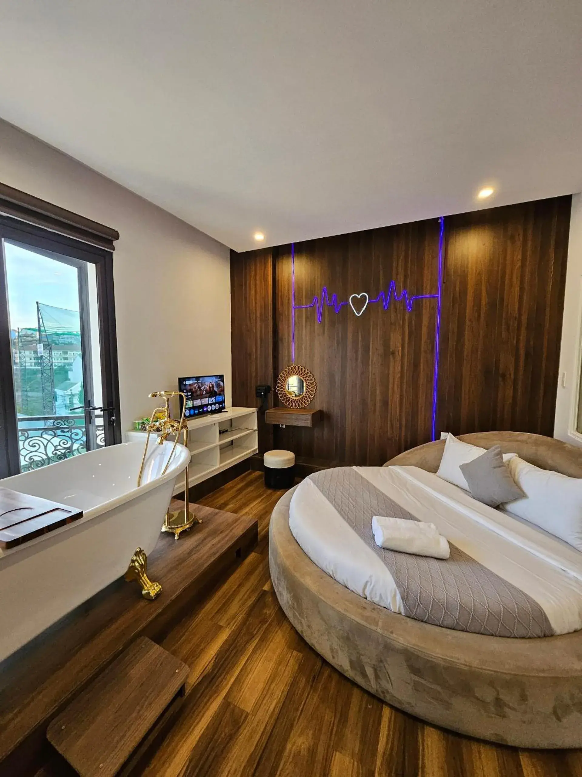 Studio with Spa Bath in Ngàn Phố Studio & Love Hotel Studio with Spa Bath in Ngàn Phố Studio & Love Hotel