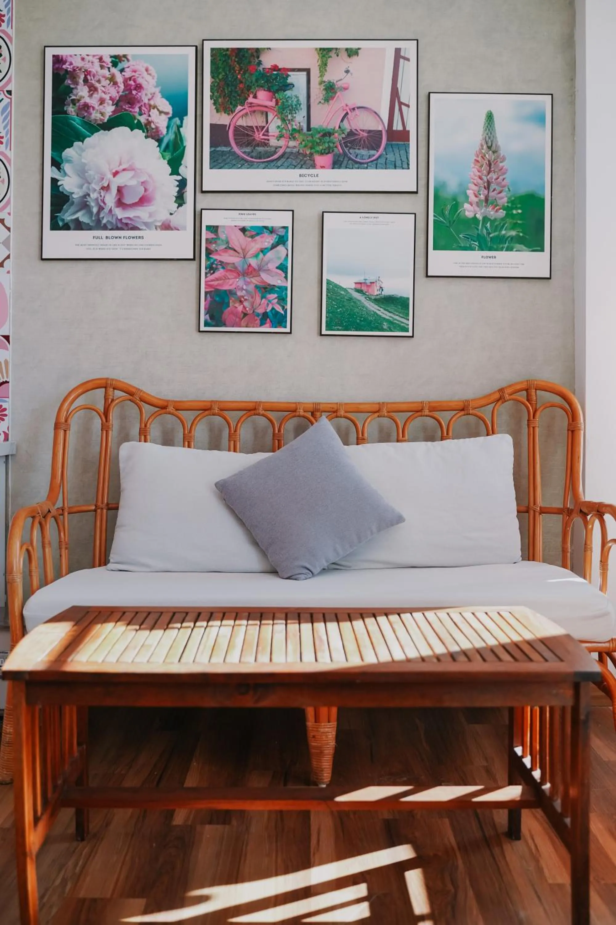 Seating area in Ngàn Phố Studio & Love Hotel