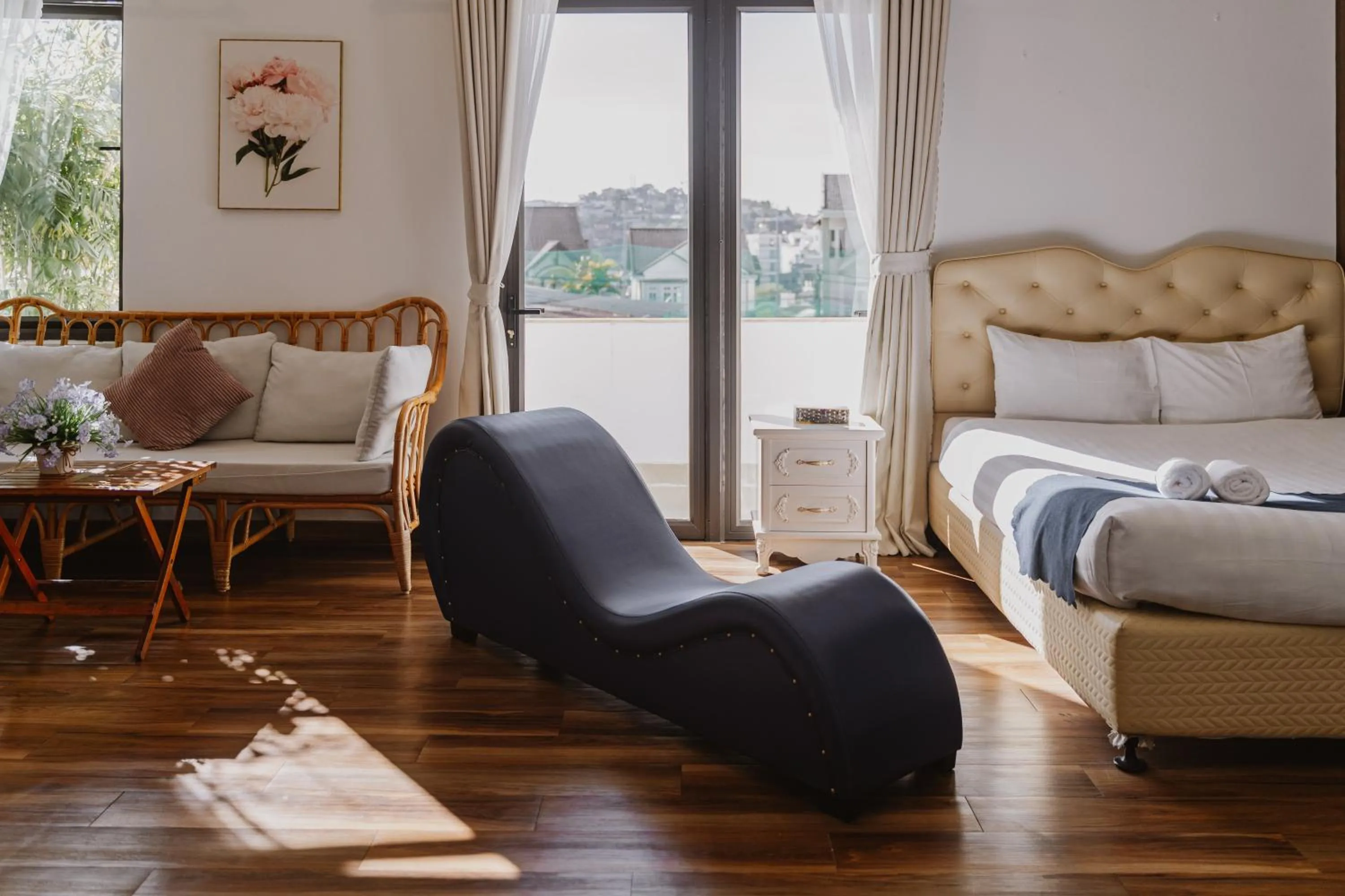 Photo of the whole room in Ngàn Phố Studio & Love Hotel