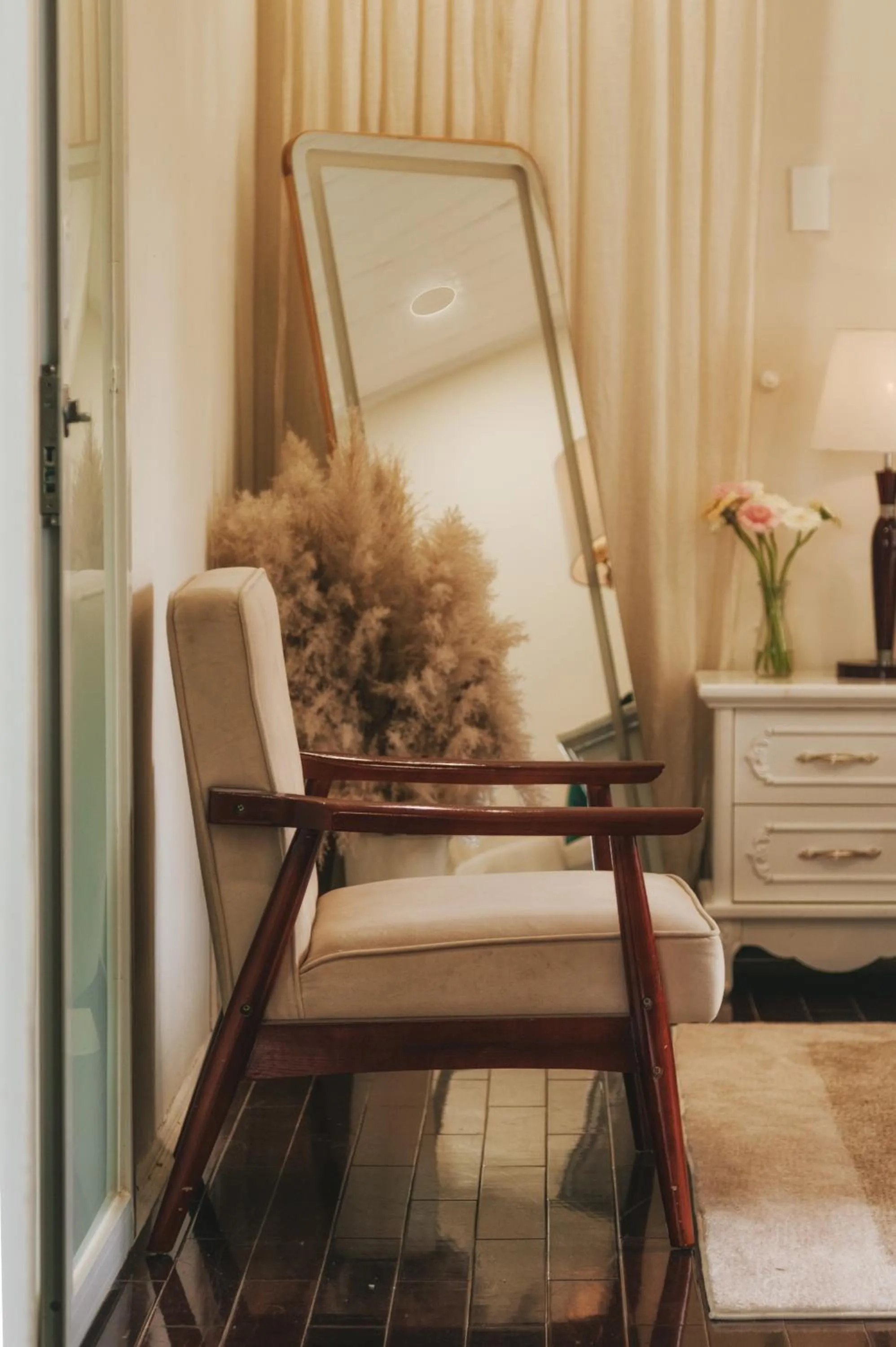 Seating area in Ngàn Phố Studio & Love Hotel