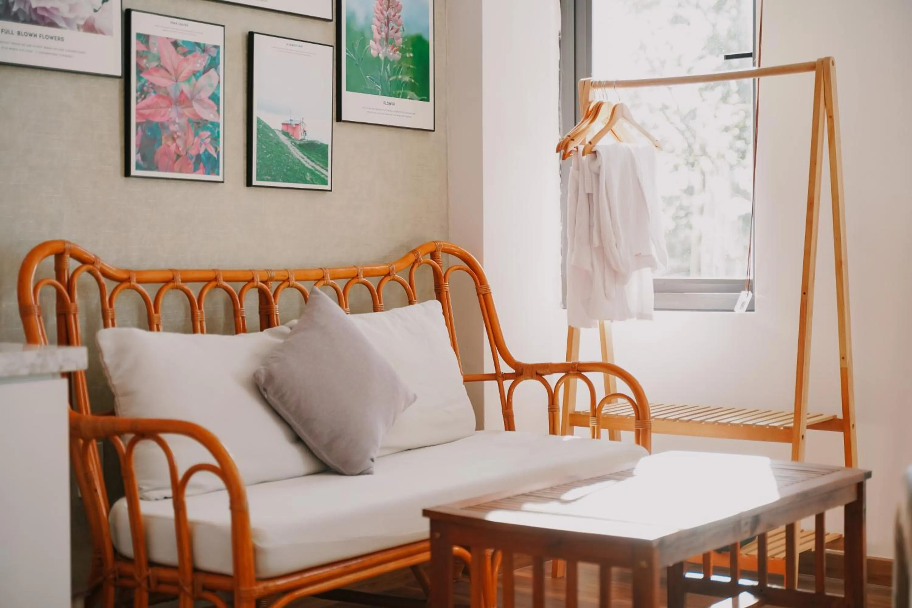 Seating area in Ngàn Phố Studio & Love Hotel