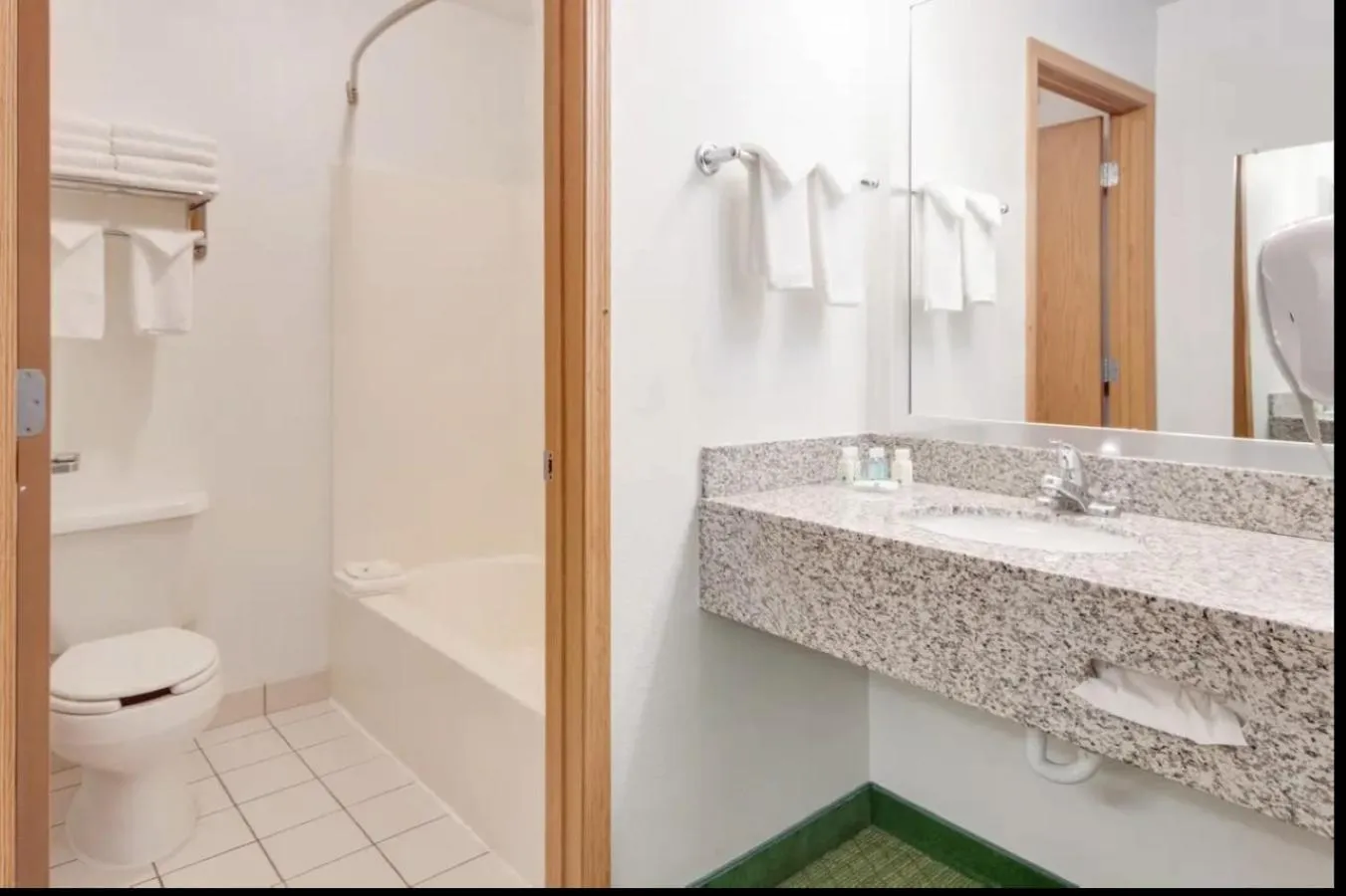 Bathroom in Quality Inn Belgrade - Bozeman Yellowstone Airport