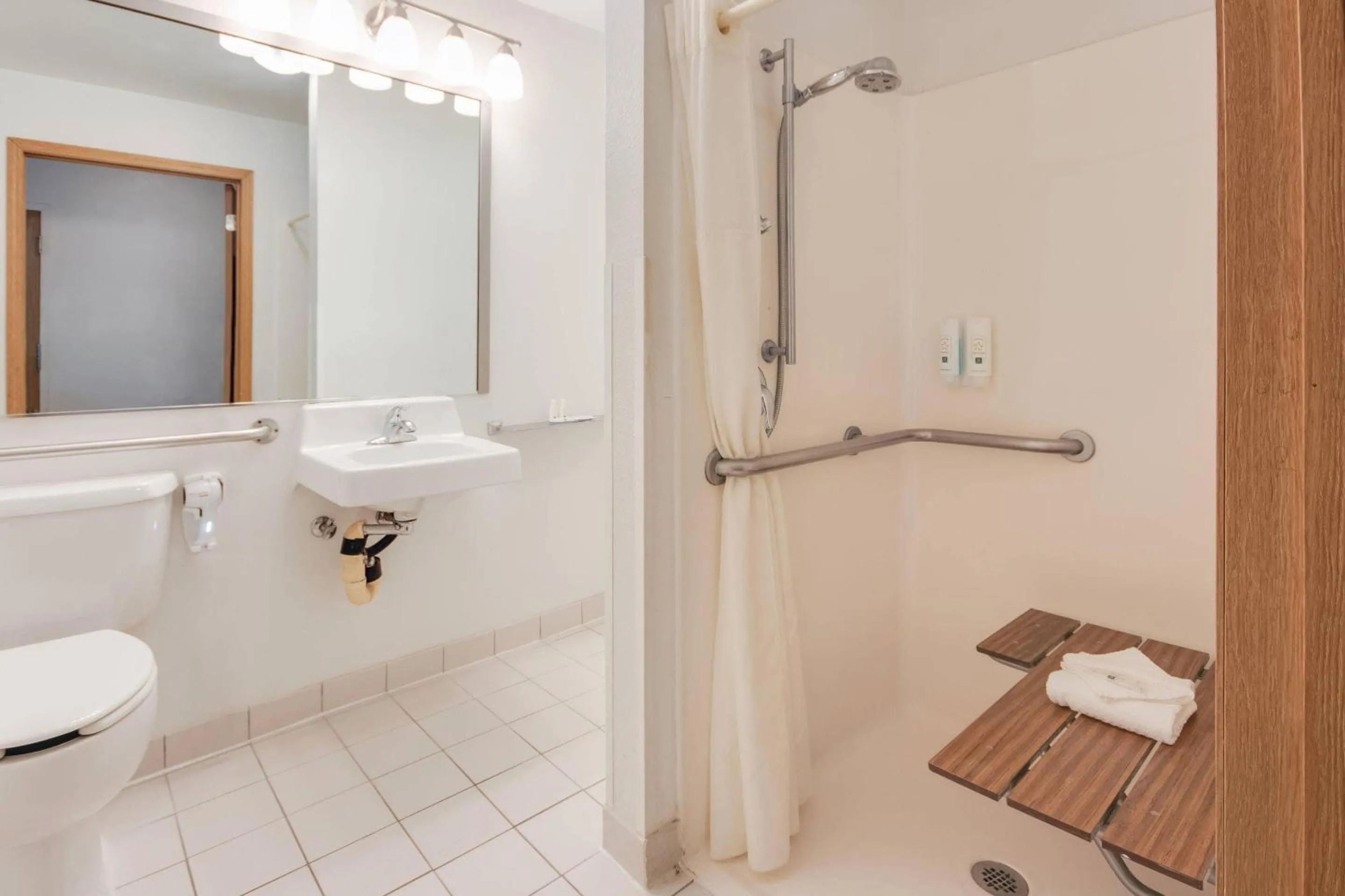 Bathroom in Quality Inn Belgrade - Bozeman Yellowstone Airport