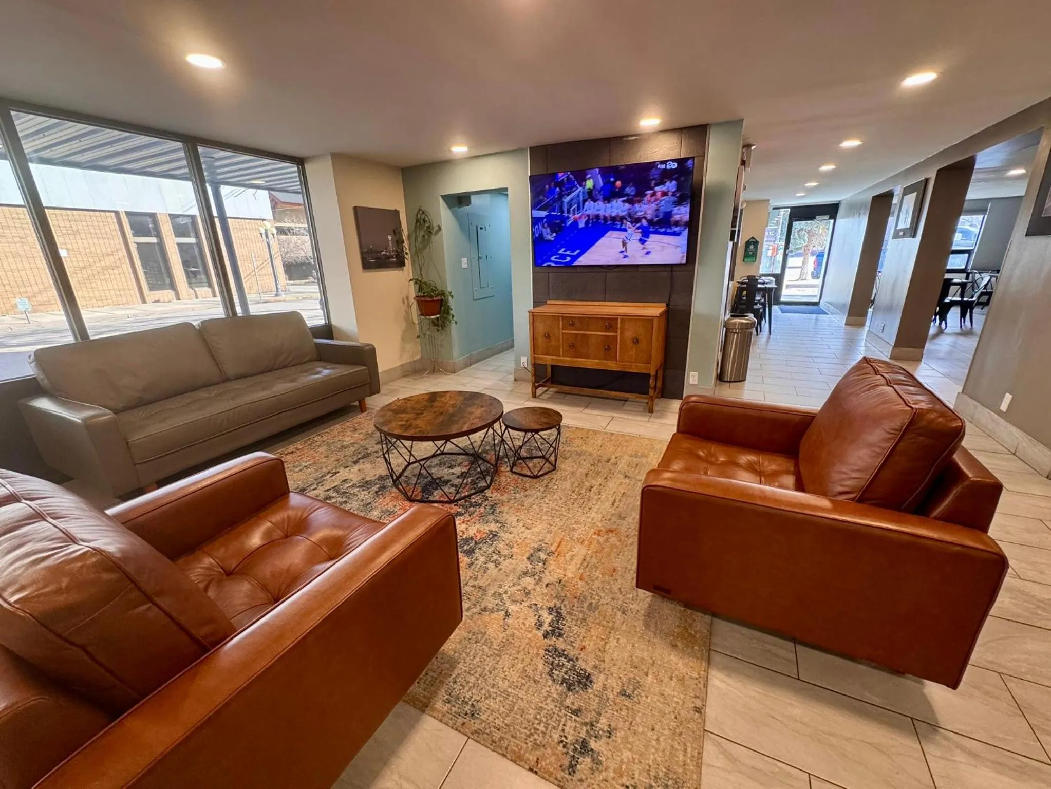 Communal lounge/ TV room in Baymont by Wyndham Great Falls City Center