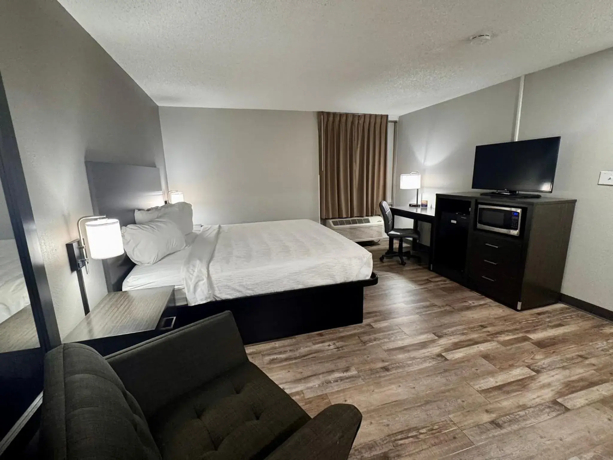 Queen Room - Non-Smoking in Baymont by Wyndham Great Falls City Center Queen Room - Non-Smoking in Baymont by Wyndham Great Falls City Center