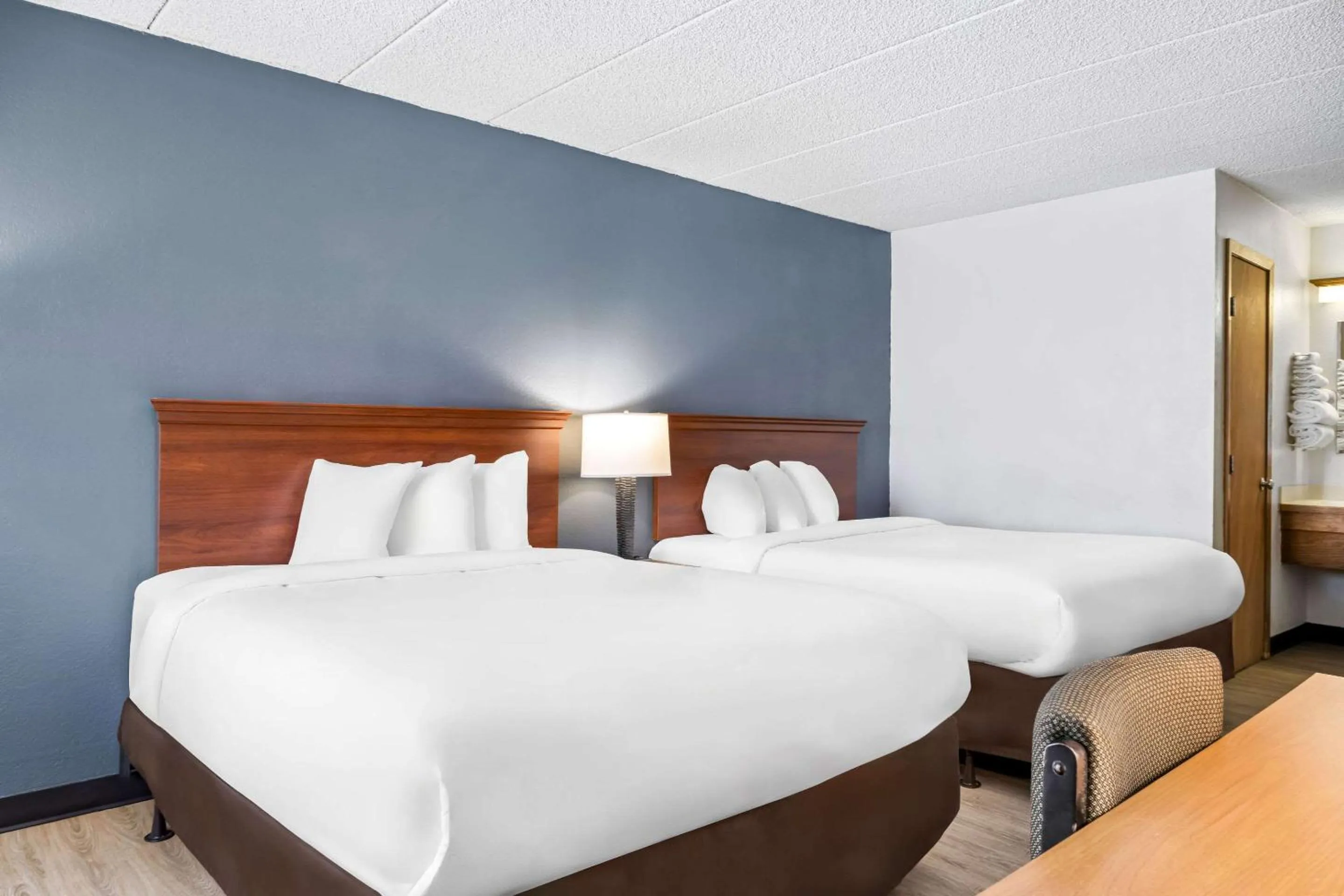 Bedroom, Bed in Econo Lodge Billings