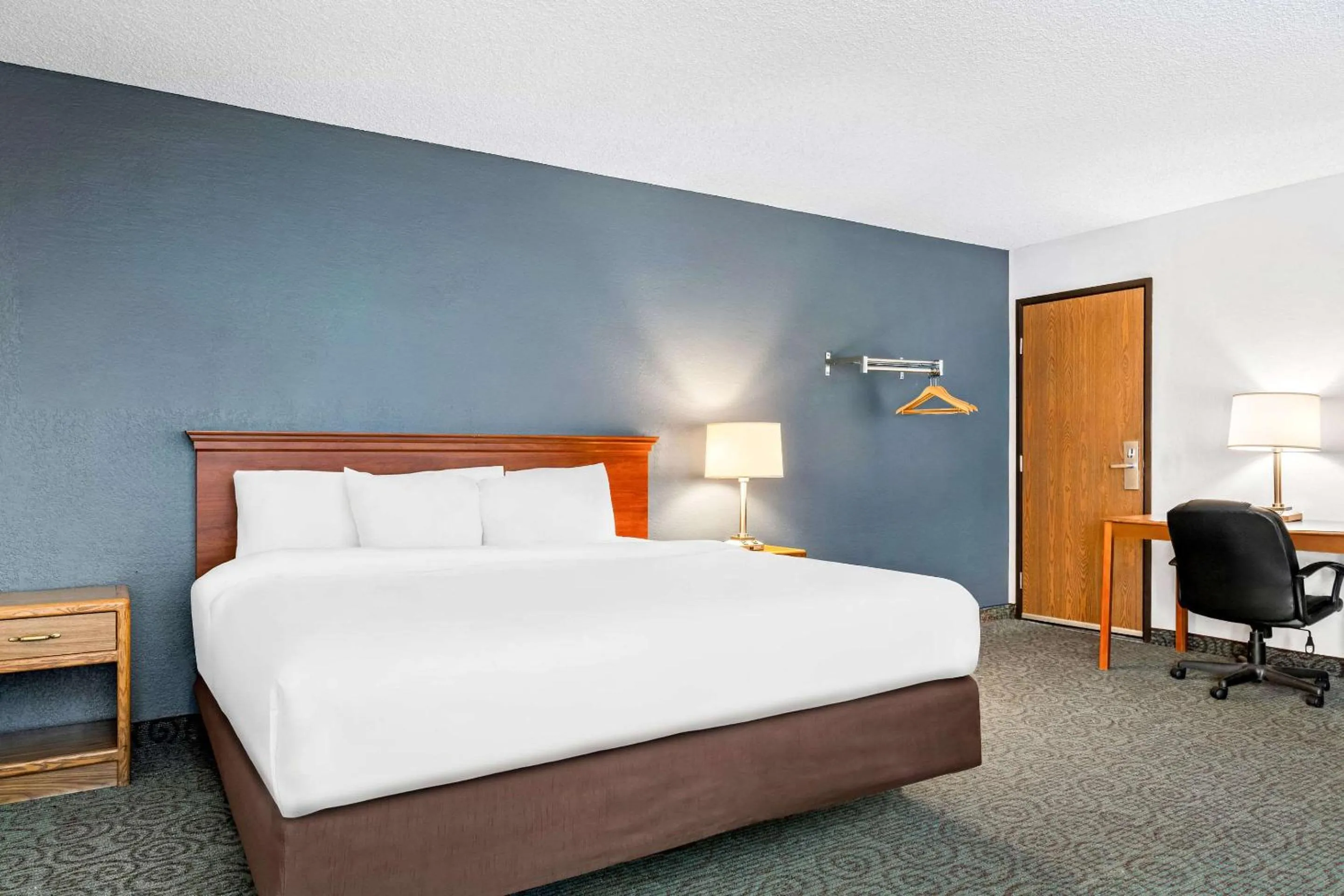 Bedroom, Bed in Econo Lodge Billings