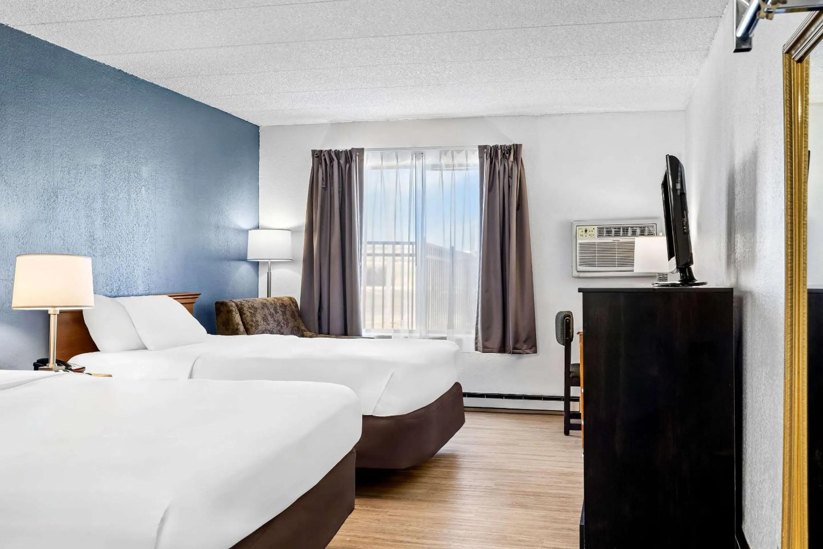 Bedroom, Bed in Econo Lodge Billings